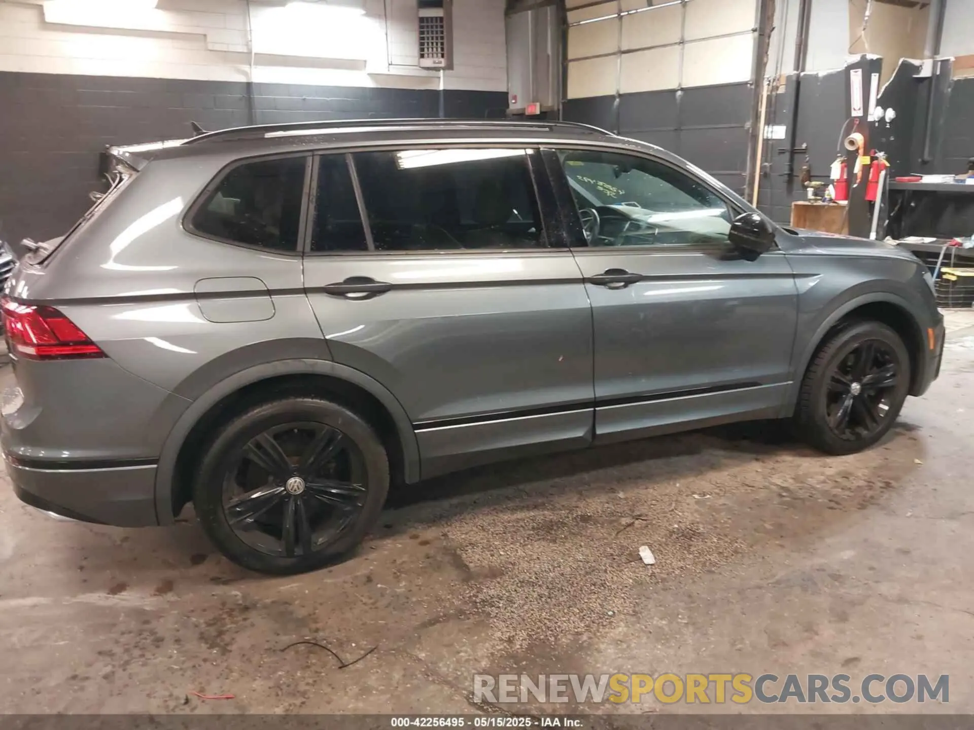 13 Photograph of a damaged car 3VV2B7AX0KM191637 VOLKSWAGEN TIGUAN 2019