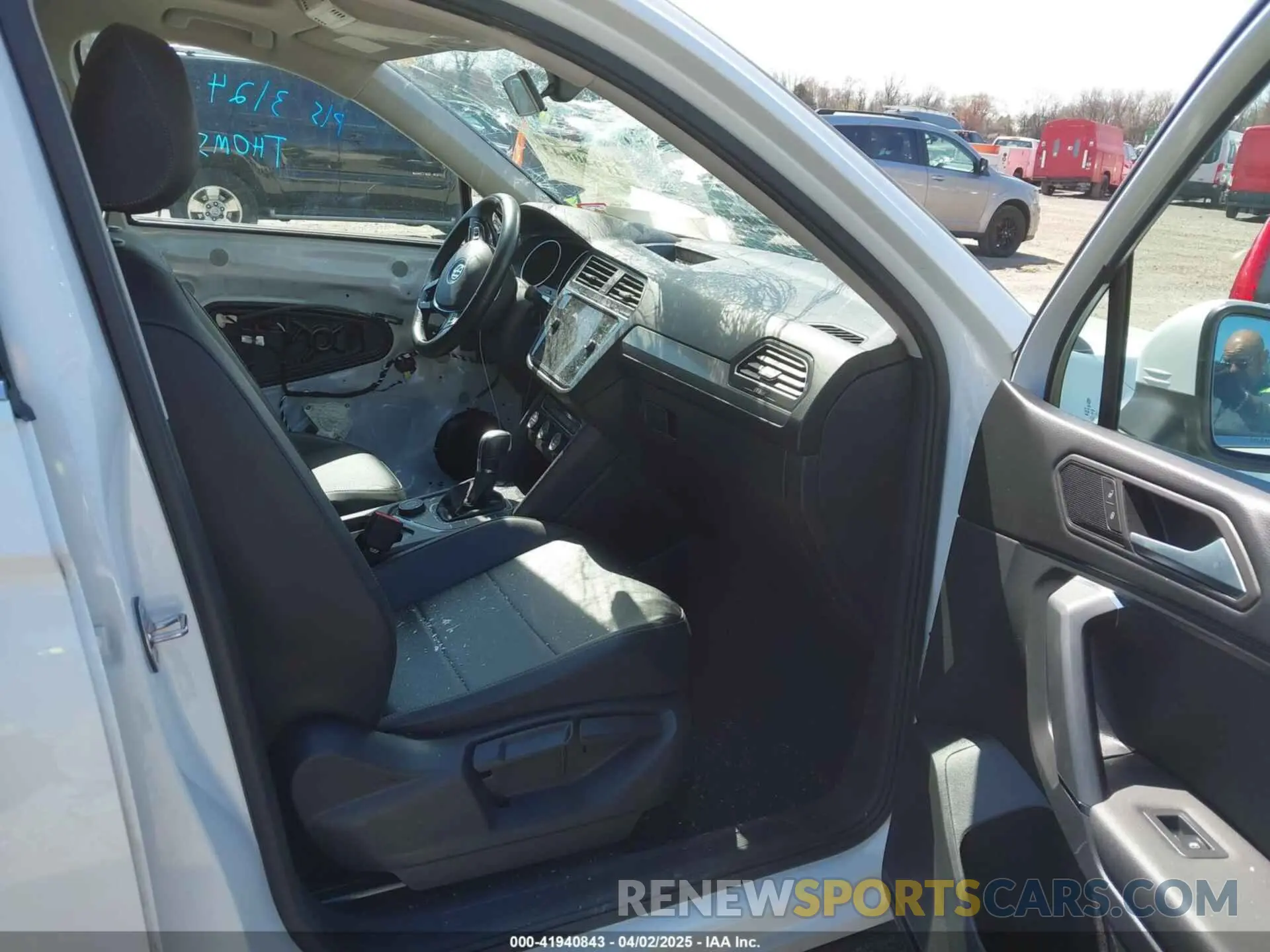 5 Фотография поврежденного автомобиля 3VV2B7AX2KM076540 VOLKSWAGEN TIGUAN 2019
