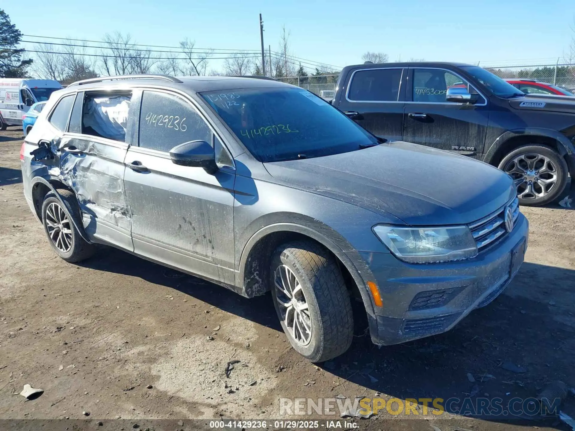 1 Photograph of a damaged car 3VV2B7AX4KM013634 VOLKSWAGEN TIGUAN 2019
