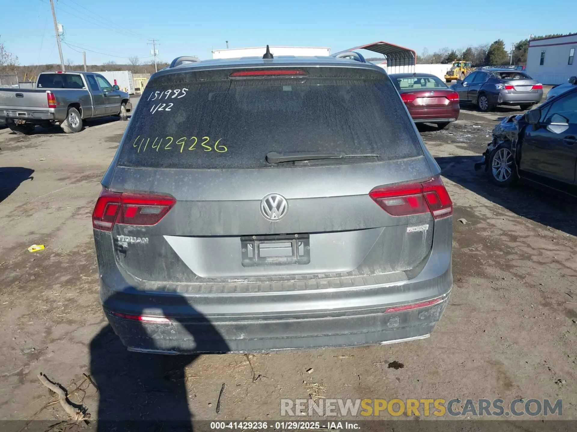16 Photograph of a damaged car 3VV2B7AX4KM013634 VOLKSWAGEN TIGUAN 2019