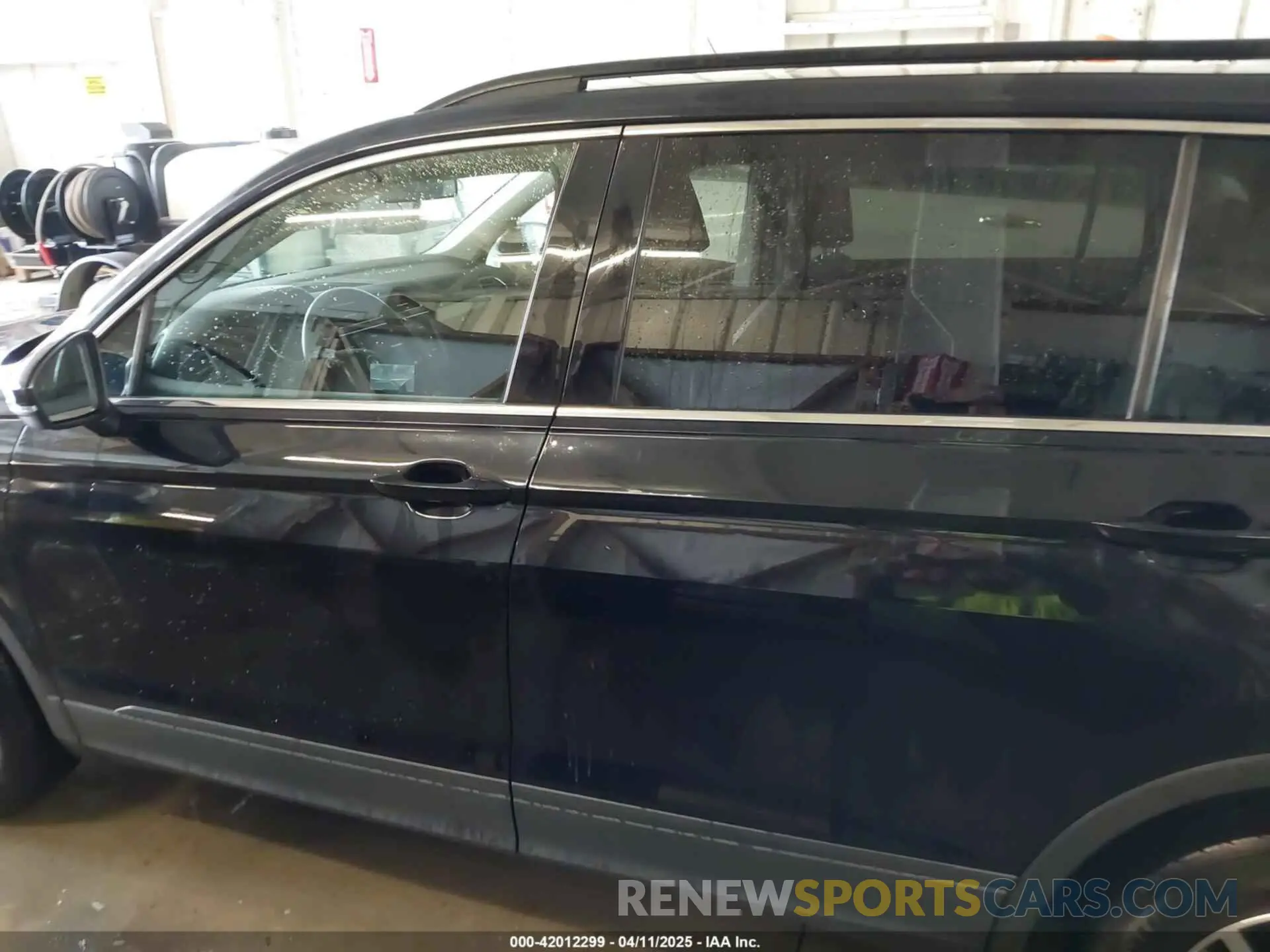 14 Photograph of a damaged car 3VV2B7AX5KM074555 VOLKSWAGEN TIGUAN 2019