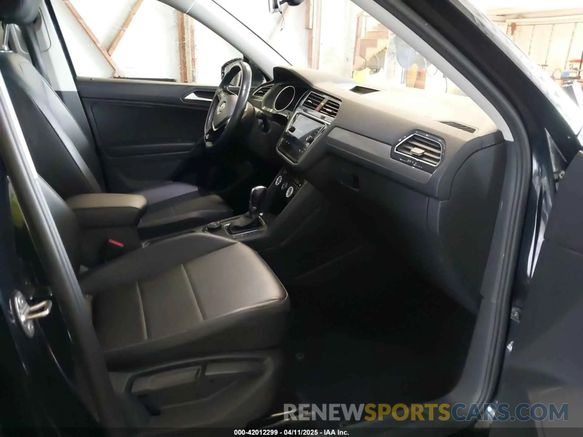 5 Photograph of a damaged car 3VV2B7AX5KM074555 VOLKSWAGEN TIGUAN 2019
