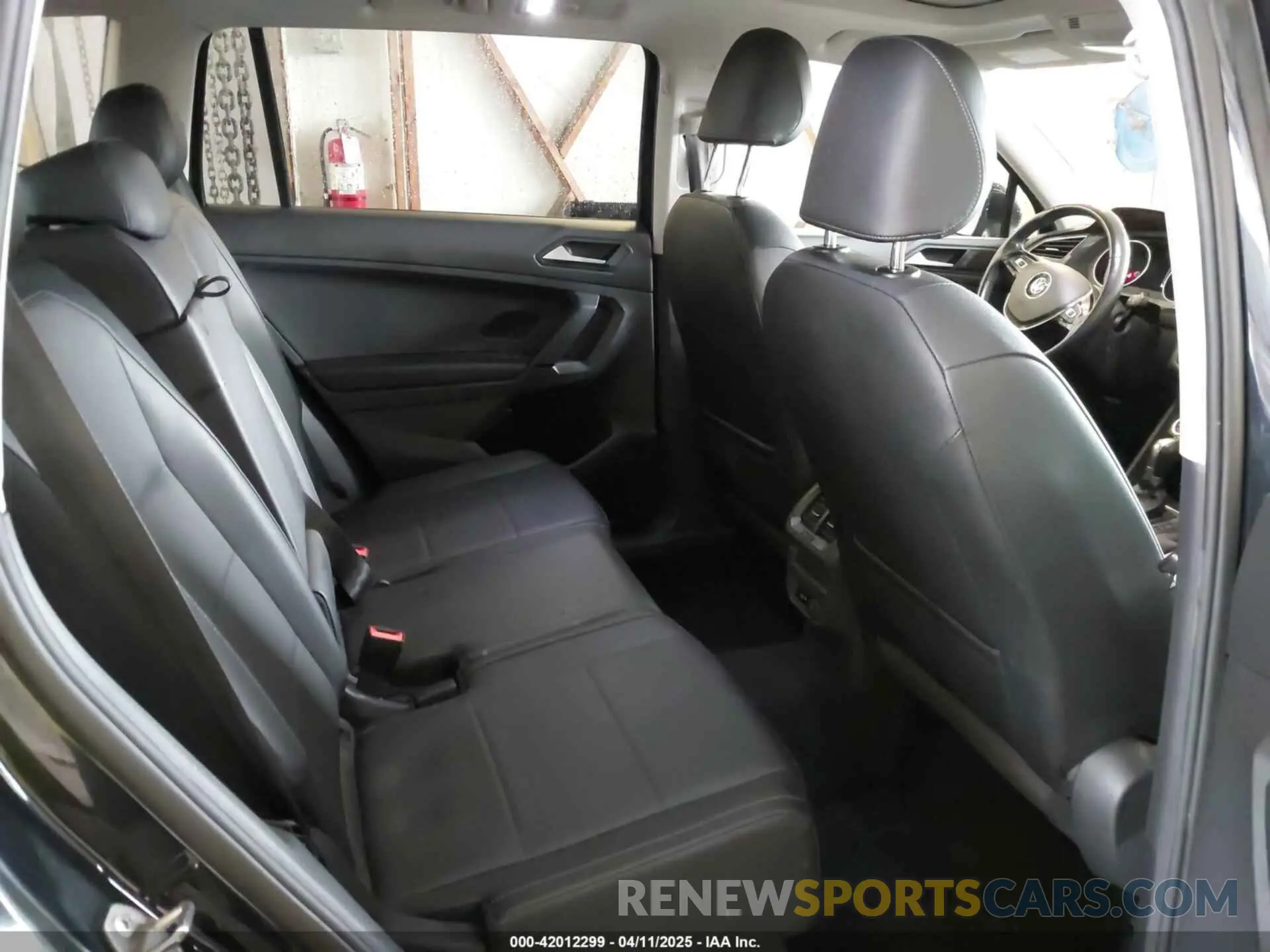 8 Photograph of a damaged car 3VV2B7AX5KM074555 VOLKSWAGEN TIGUAN 2019