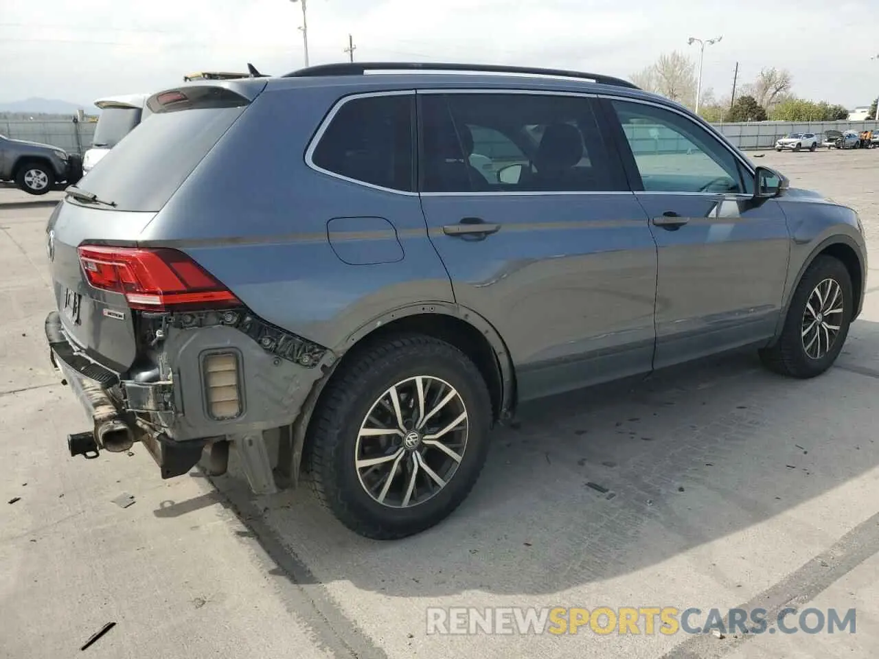3 Photograph of a damaged car 3VV2B7AX5KM089363 VOLKSWAGEN TIGUAN 2019