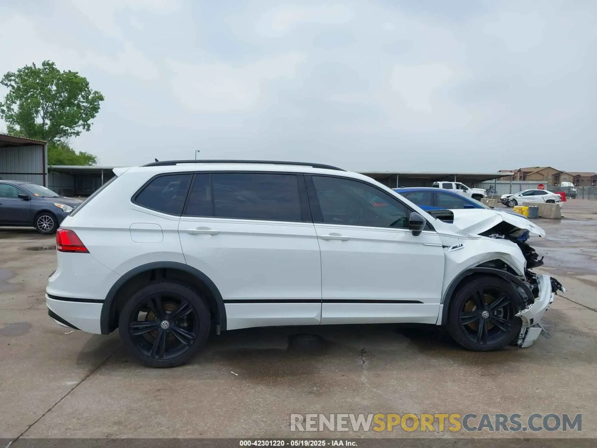 14 Photograph of a damaged car 3VV2B7AX5KM162540 VOLKSWAGEN TIGUAN 2019