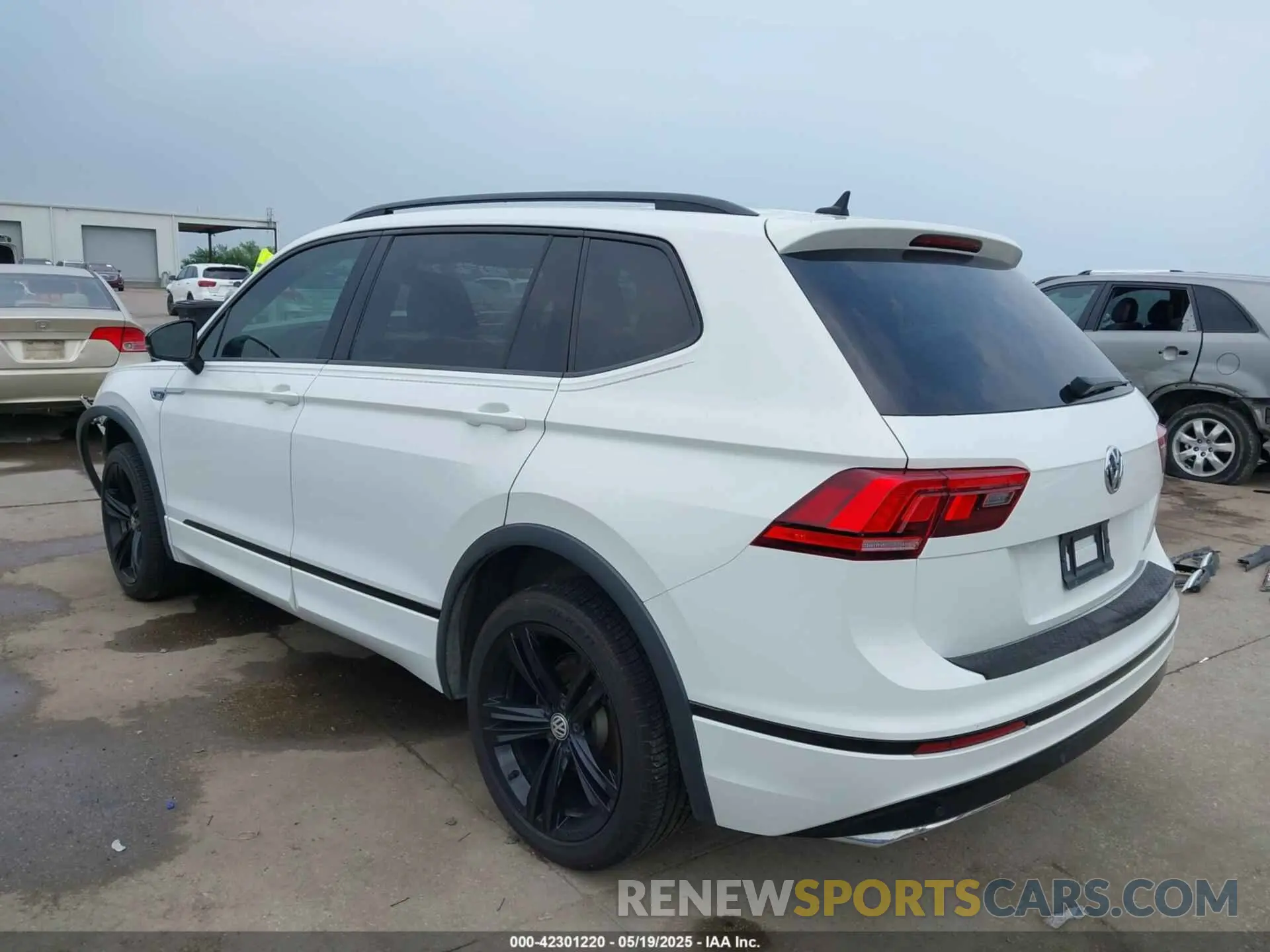 3 Photograph of a damaged car 3VV2B7AX5KM162540 VOLKSWAGEN TIGUAN 2019