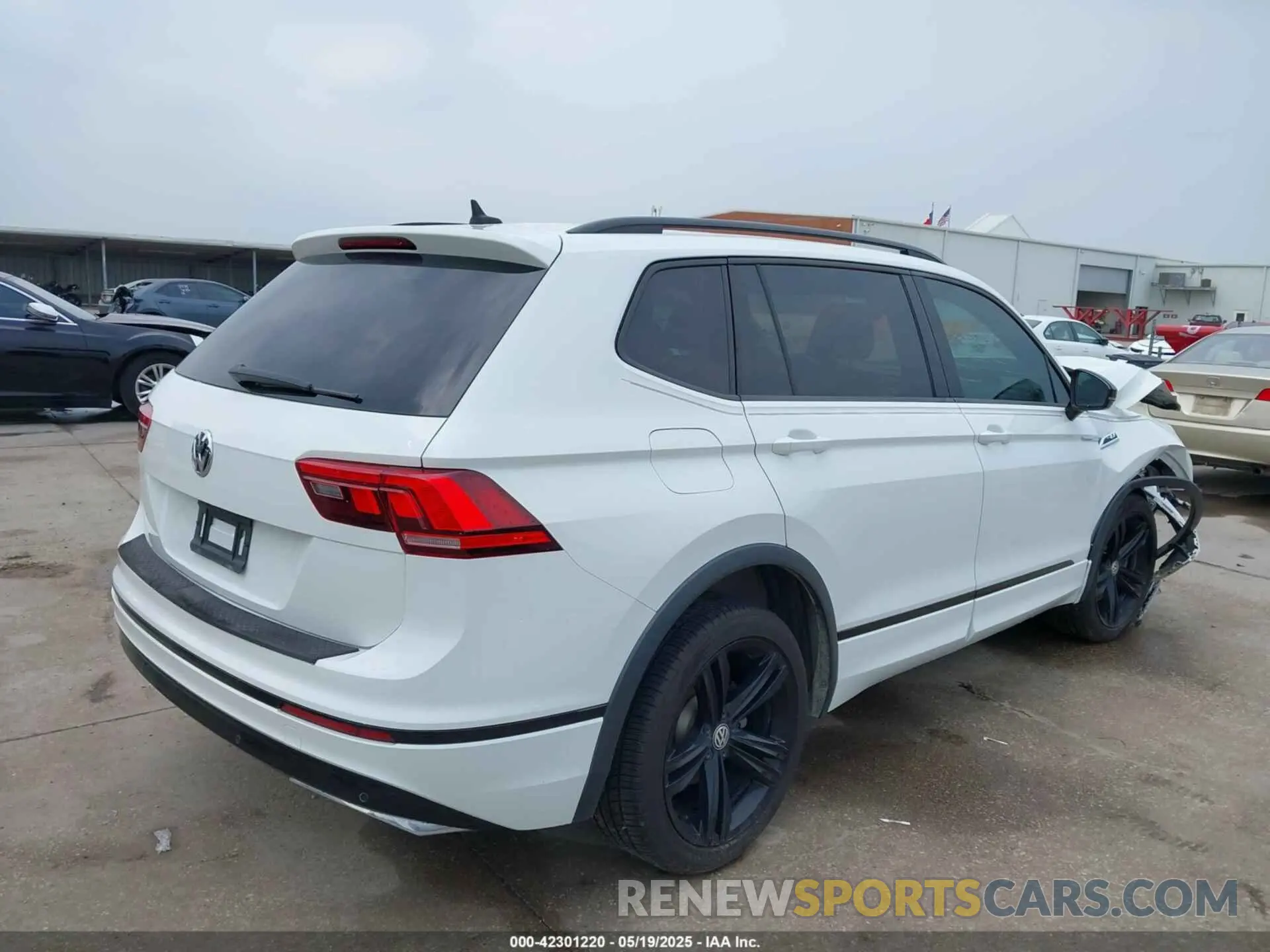 4 Photograph of a damaged car 3VV2B7AX5KM162540 VOLKSWAGEN TIGUAN 2019