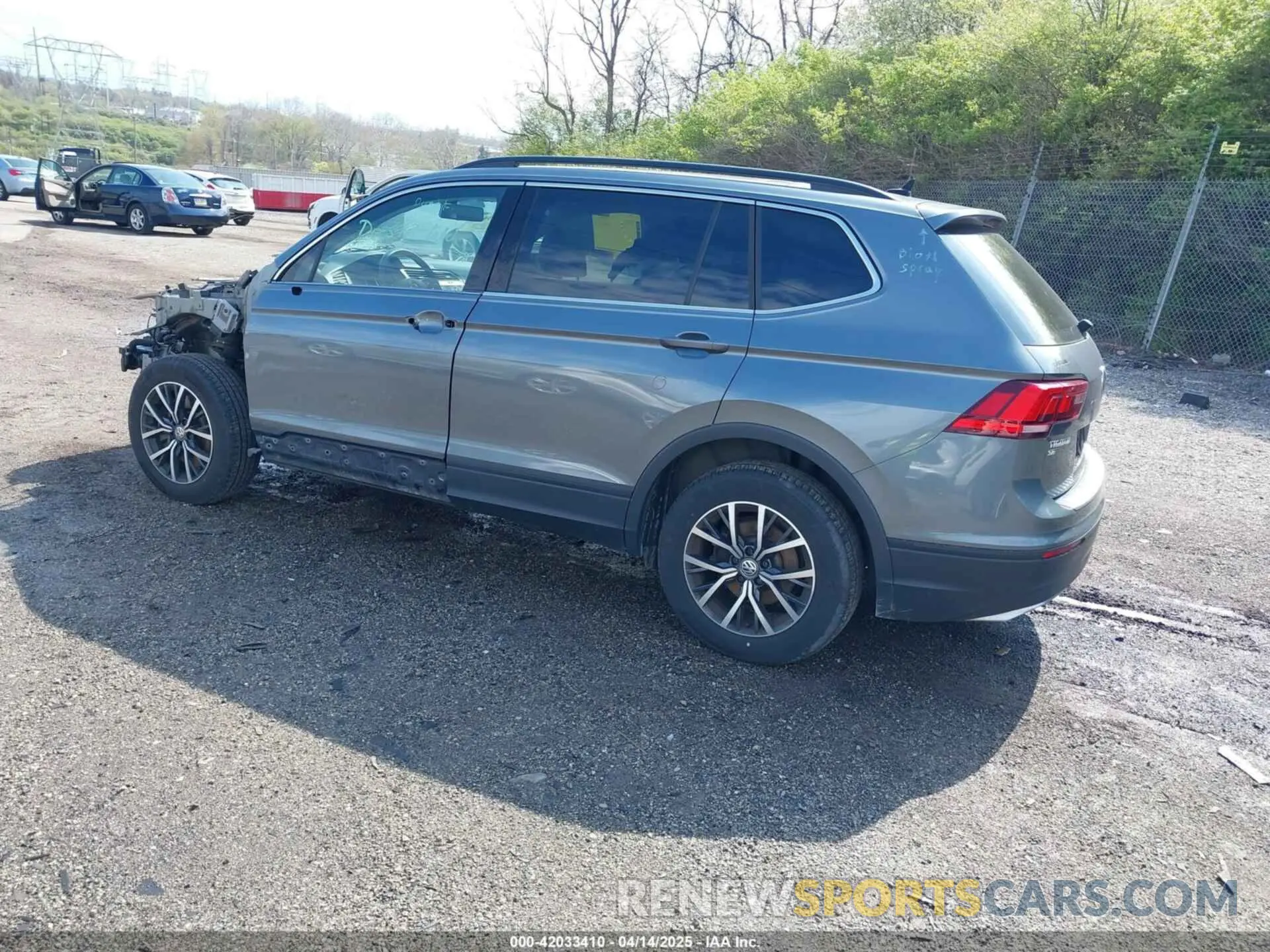 3 Photograph of a damaged car 3VV2B7AX5KM198454 VOLKSWAGEN TIGUAN 2019