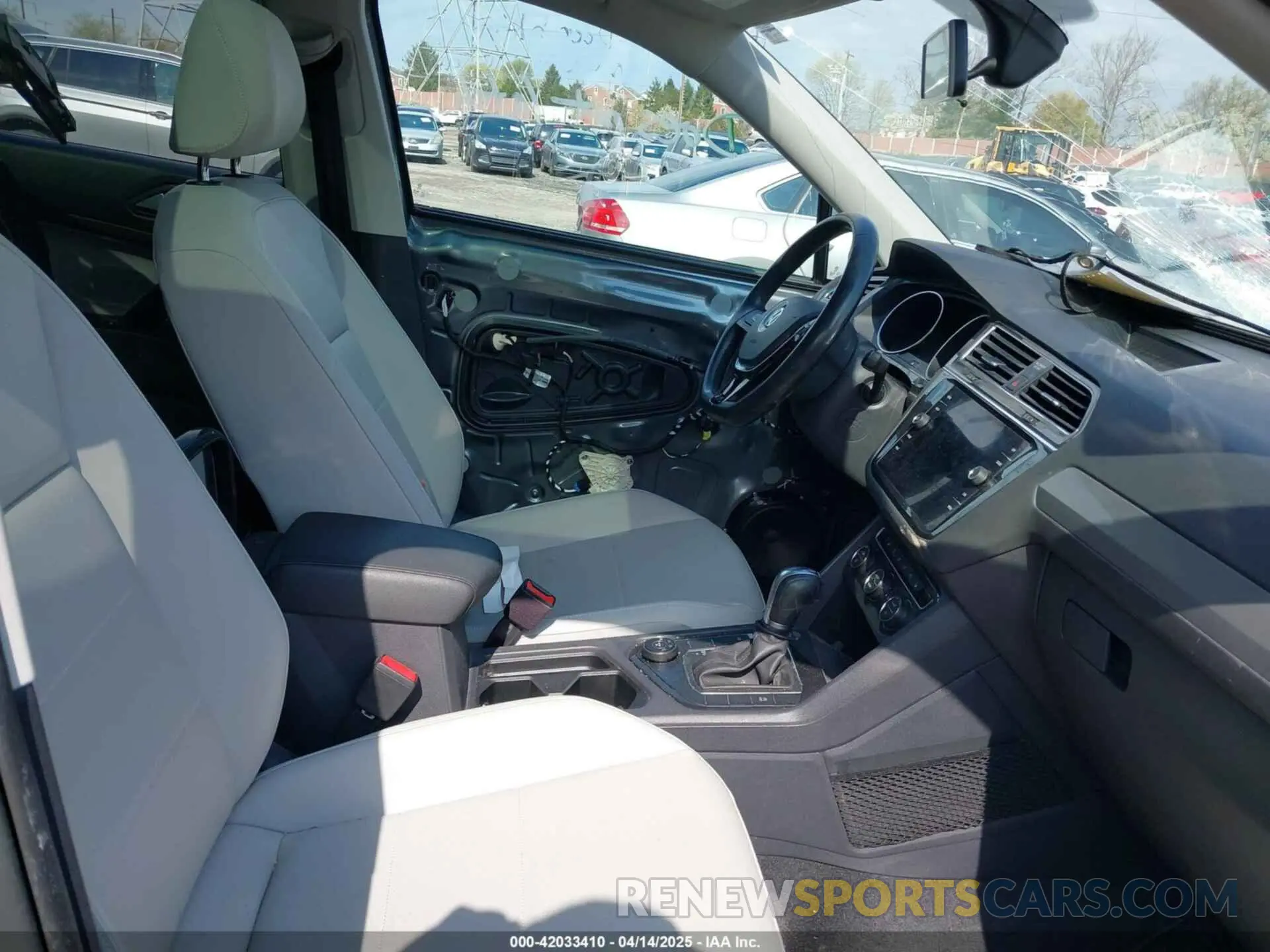 5 Photograph of a damaged car 3VV2B7AX5KM198454 VOLKSWAGEN TIGUAN 2019