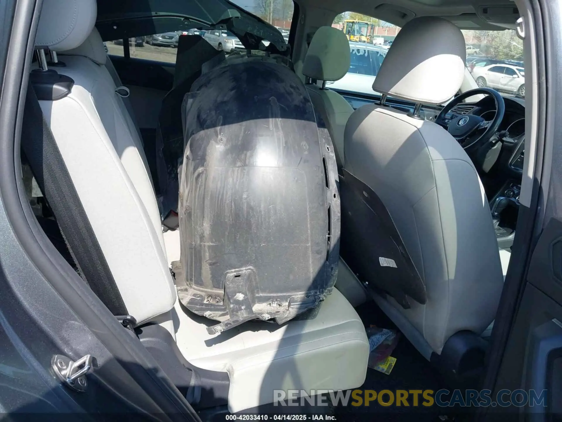 8 Photograph of a damaged car 3VV2B7AX5KM198454 VOLKSWAGEN TIGUAN 2019