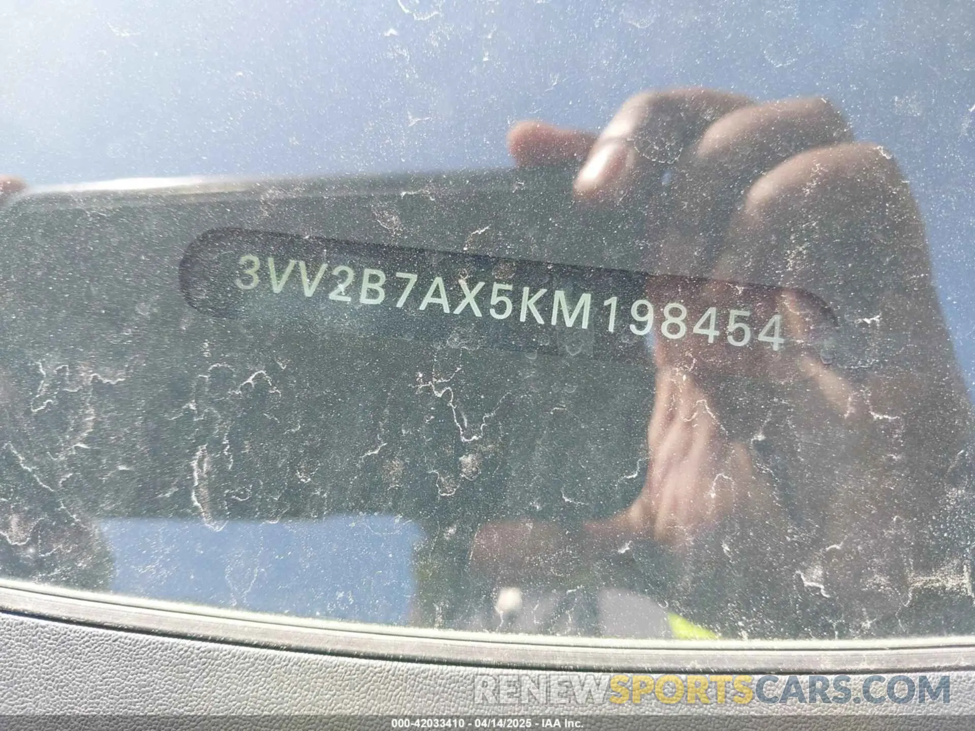 9 Photograph of a damaged car 3VV2B7AX5KM198454 VOLKSWAGEN TIGUAN 2019