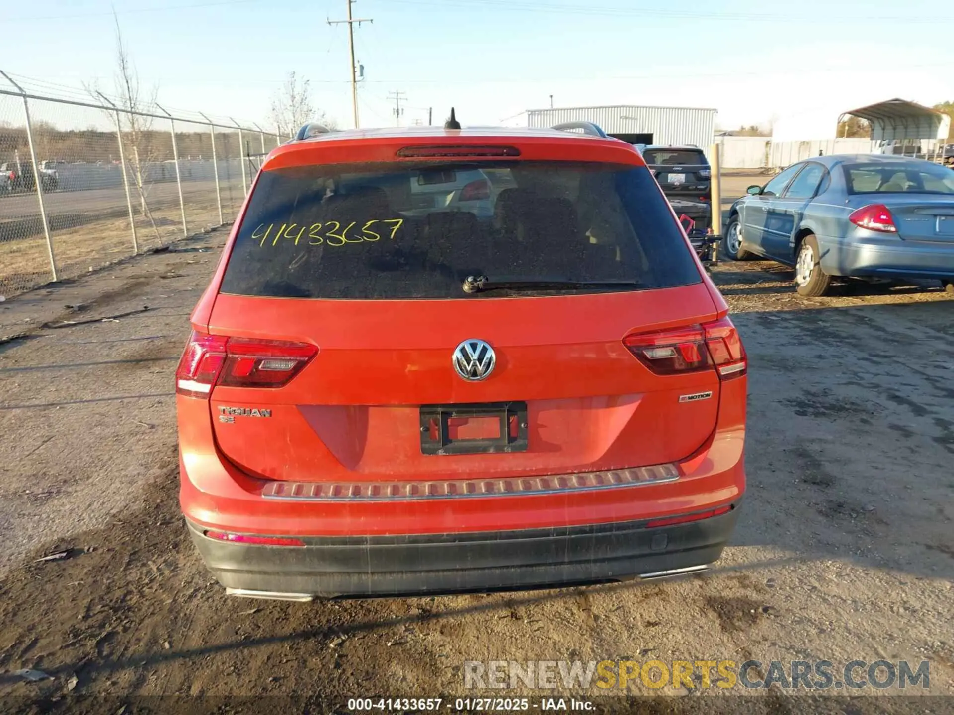 16 Photograph of a damaged car 3VV2B7AX7KM023820 VOLKSWAGEN TIGUAN 2019