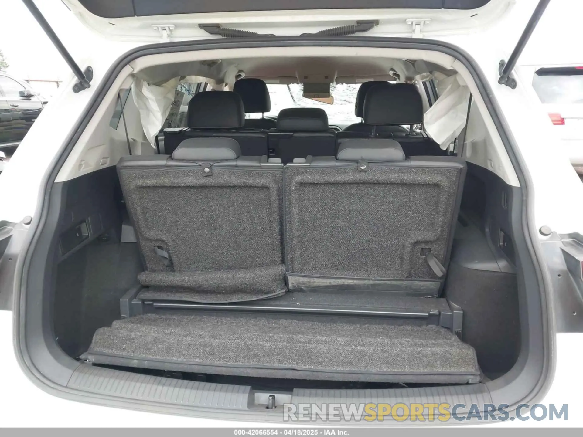 11 Photograph of a damaged car 3VV2B7AX7KM142659 VOLKSWAGEN TIGUAN 2019