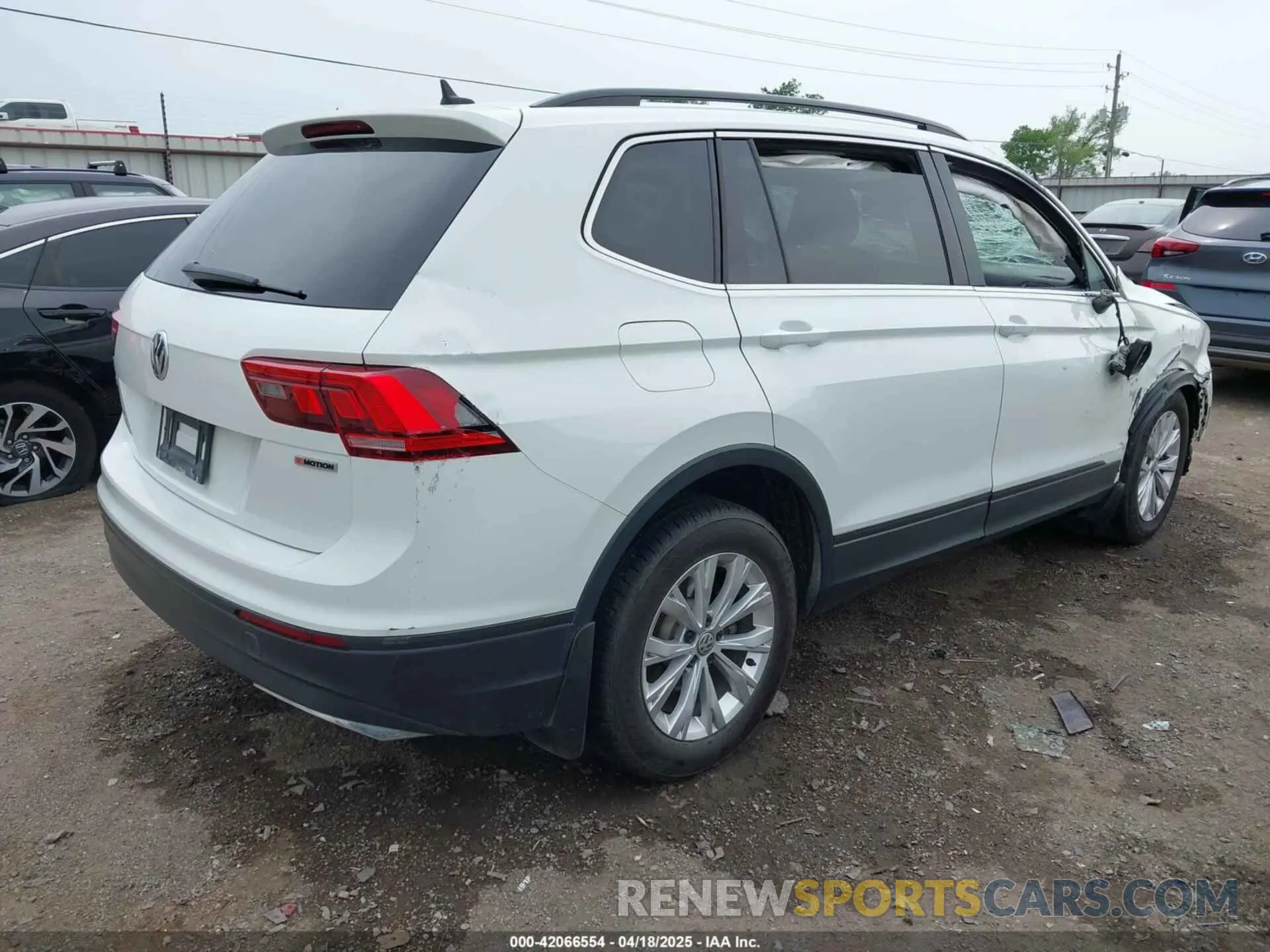 4 Photograph of a damaged car 3VV2B7AX7KM142659 VOLKSWAGEN TIGUAN 2019
