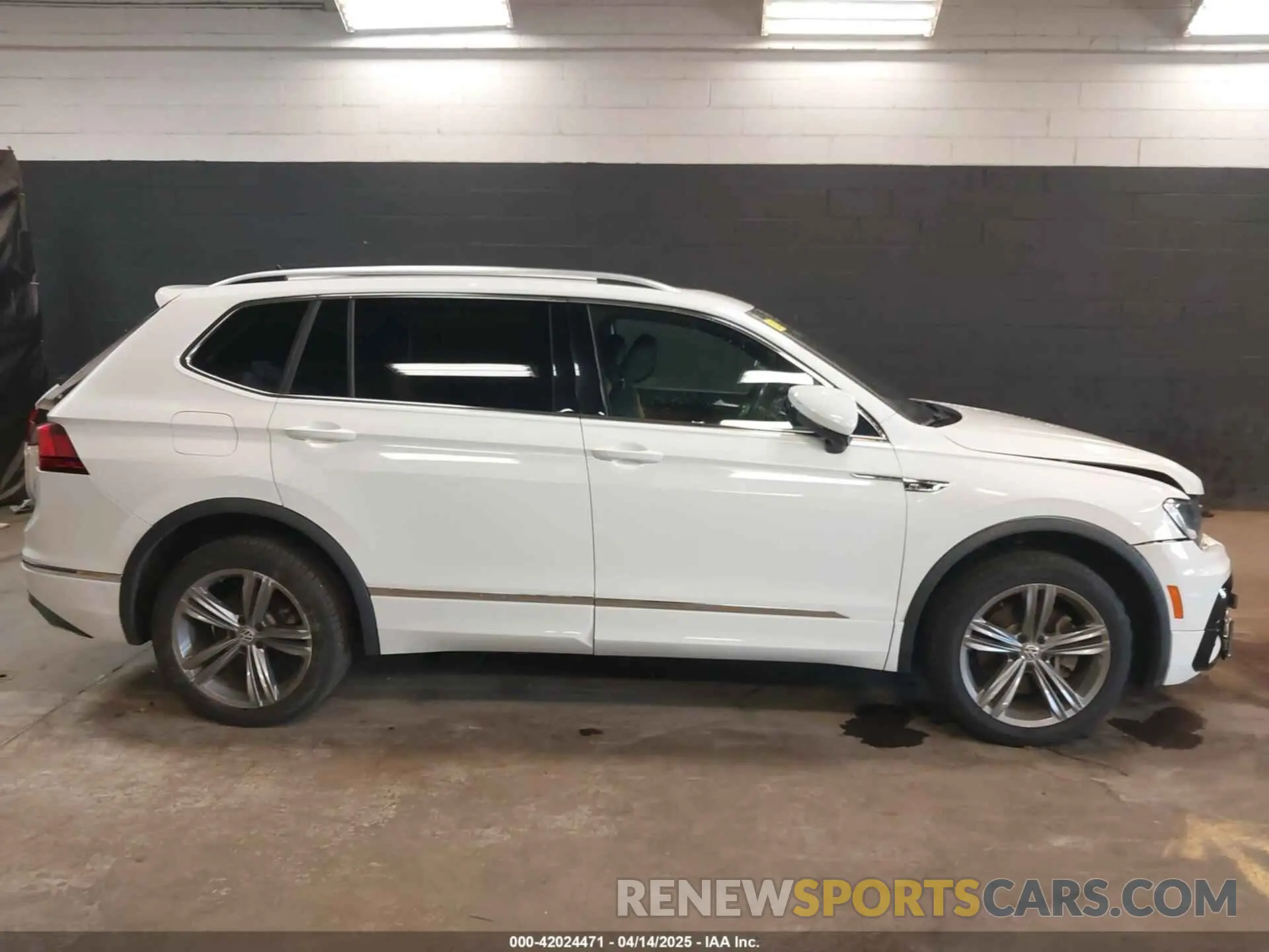 13 Photograph of a damaged car 3VV2B7AX8KM005679 VOLKSWAGEN TIGUAN 2019