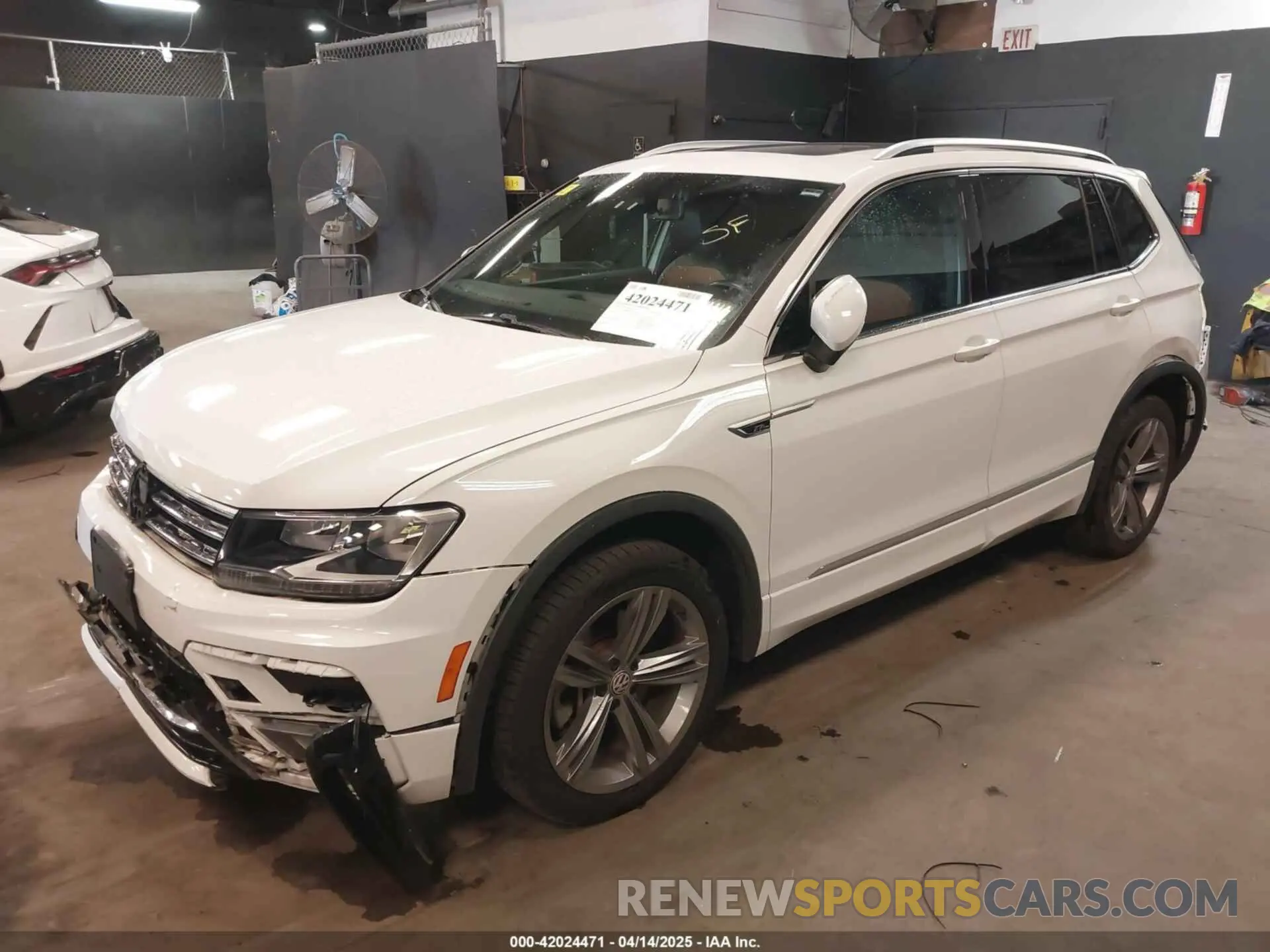 2 Photograph of a damaged car 3VV2B7AX8KM005679 VOLKSWAGEN TIGUAN 2019