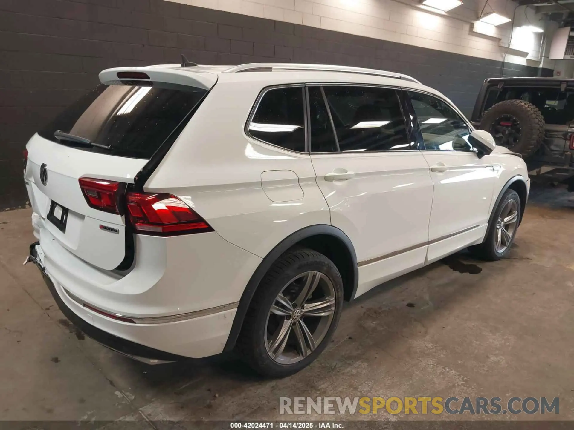 4 Photograph of a damaged car 3VV2B7AX8KM005679 VOLKSWAGEN TIGUAN 2019