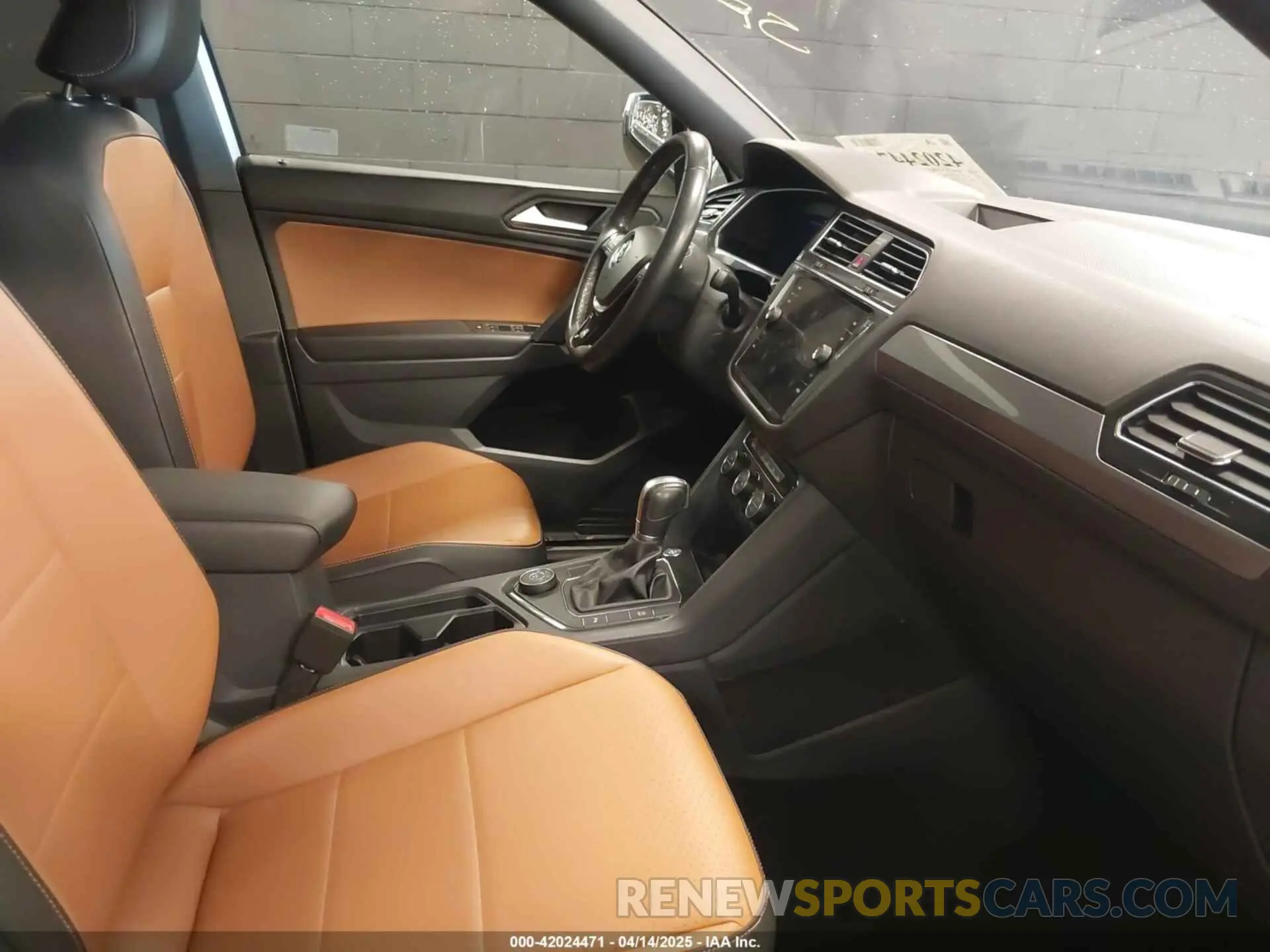 5 Photograph of a damaged car 3VV2B7AX8KM005679 VOLKSWAGEN TIGUAN 2019