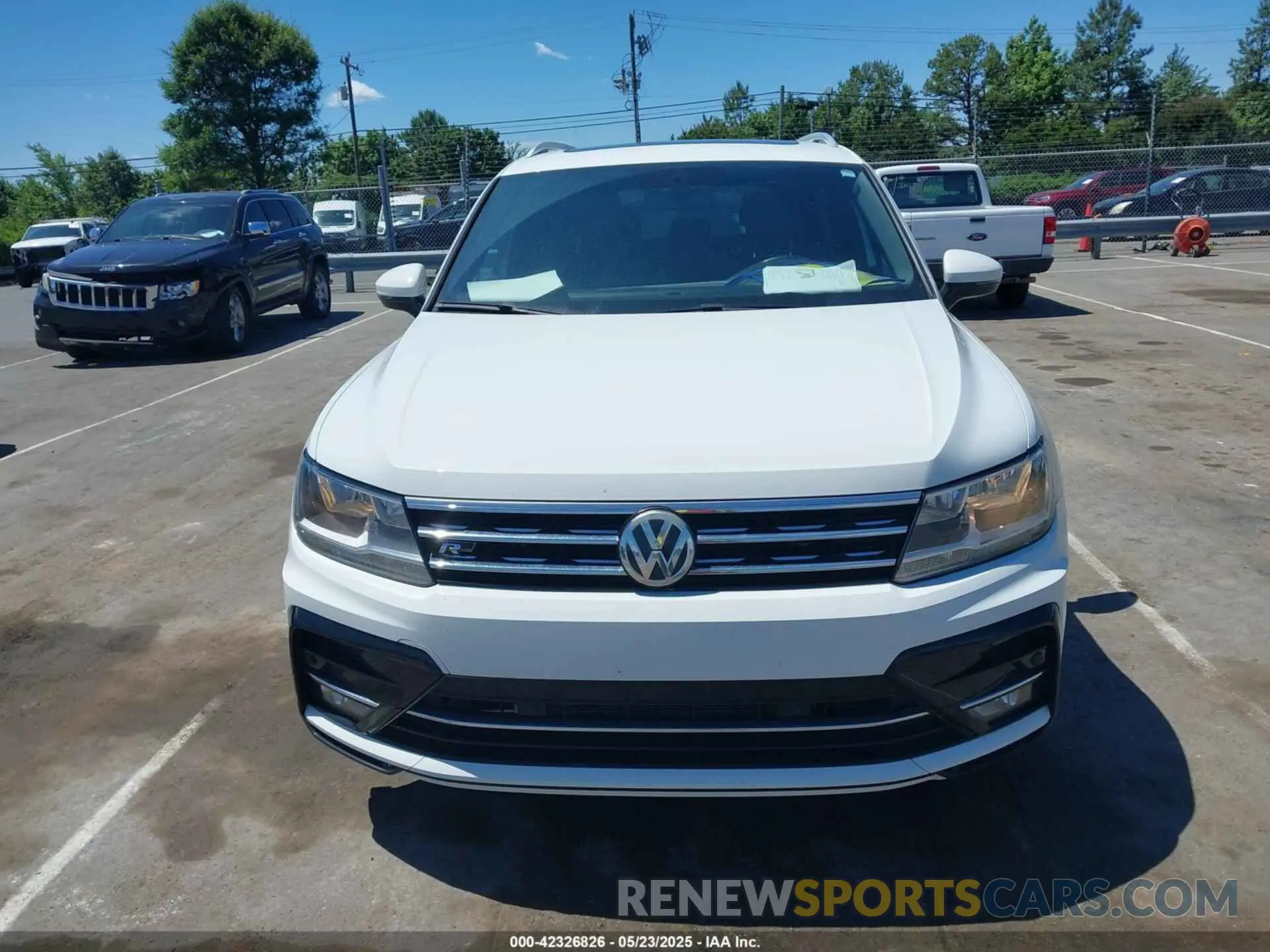 12 Photograph of a damaged car 3VV2B7AX8KM017041 VOLKSWAGEN TIGUAN 2019