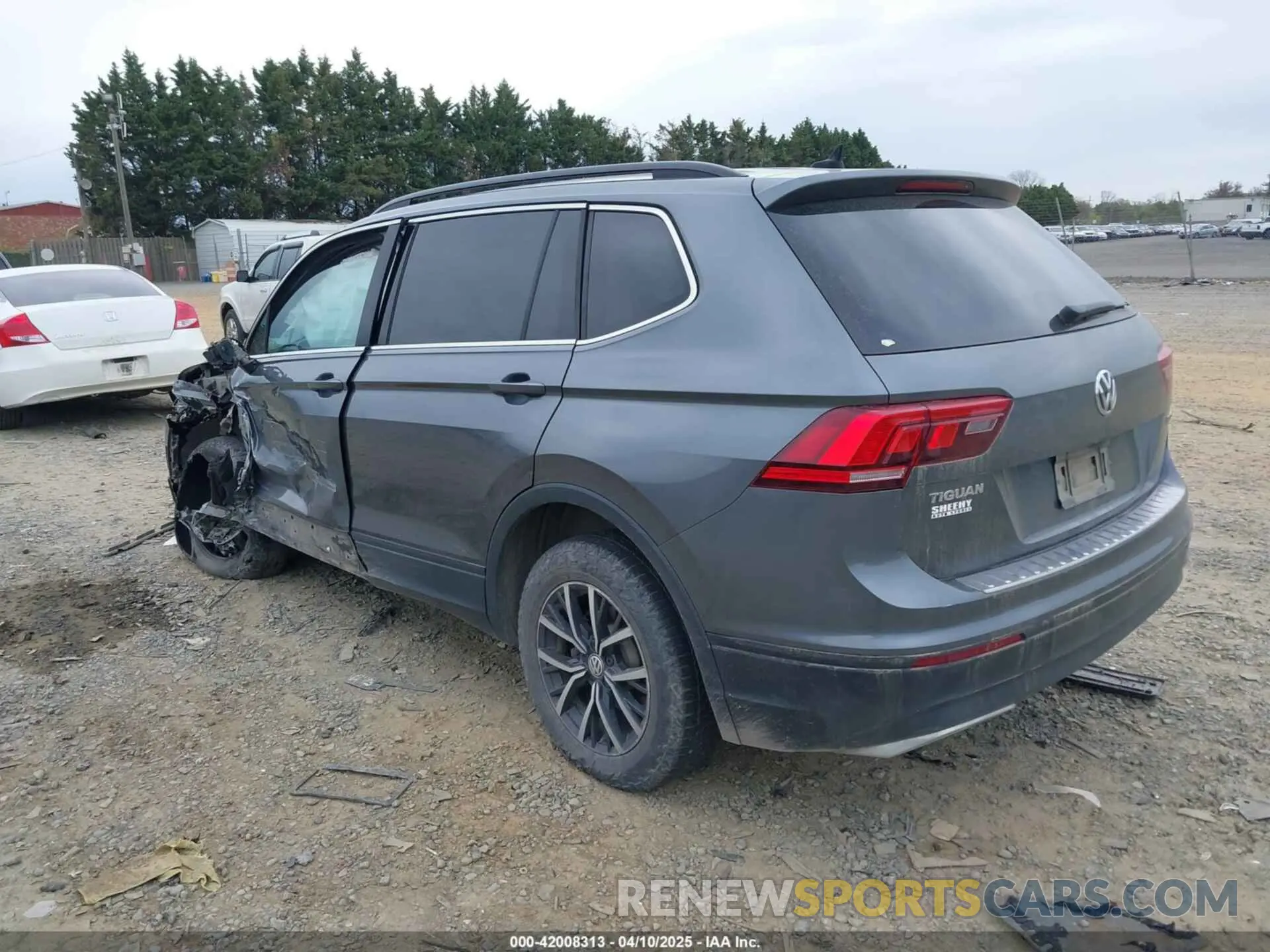 3 Photograph of a damaged car 3VV2B7AX8KM180854 VOLKSWAGEN TIGUAN 2019