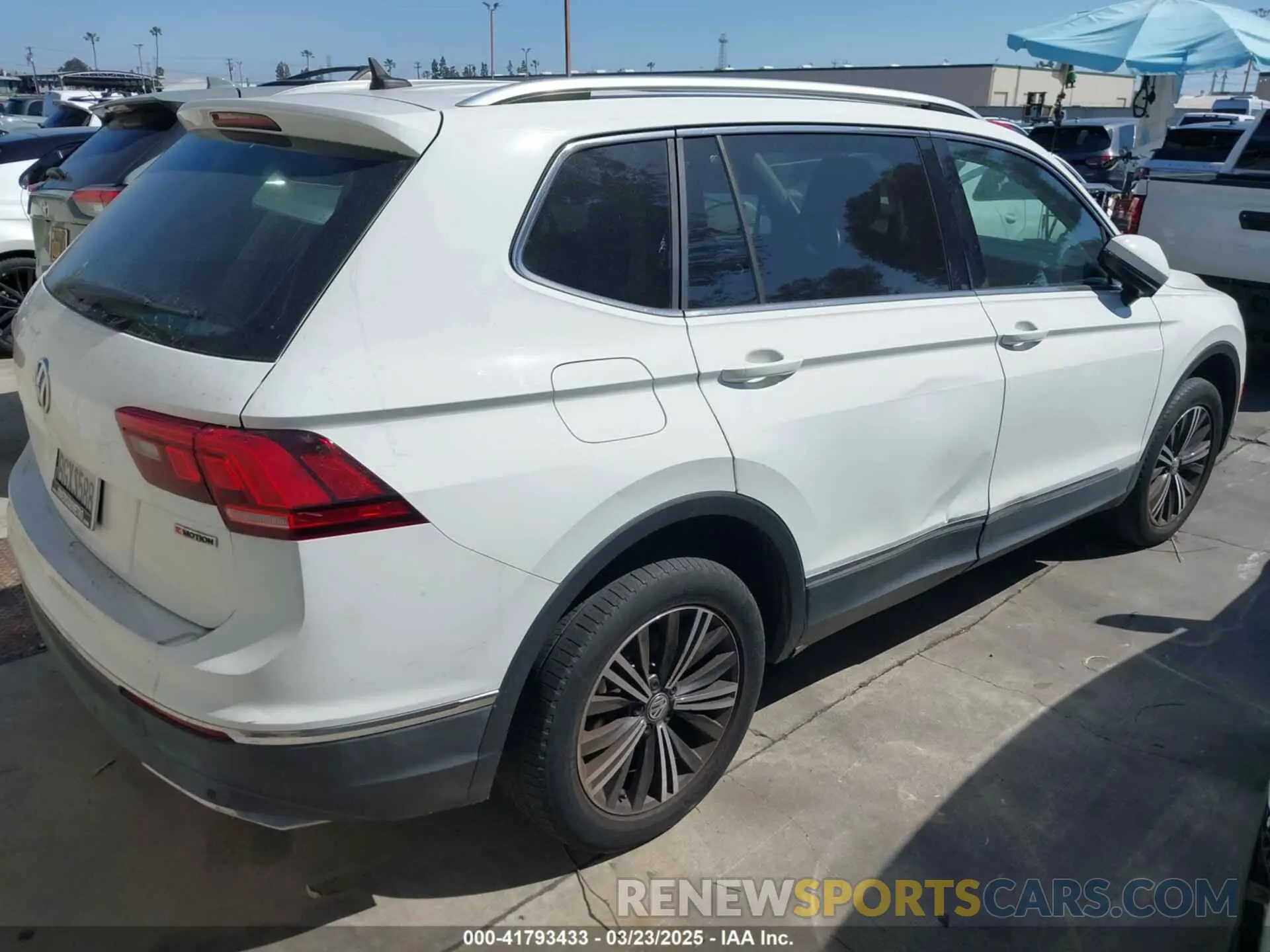 4 Photograph of a damaged car 3VV2B7AX9KM033460 VOLKSWAGEN TIGUAN 2019