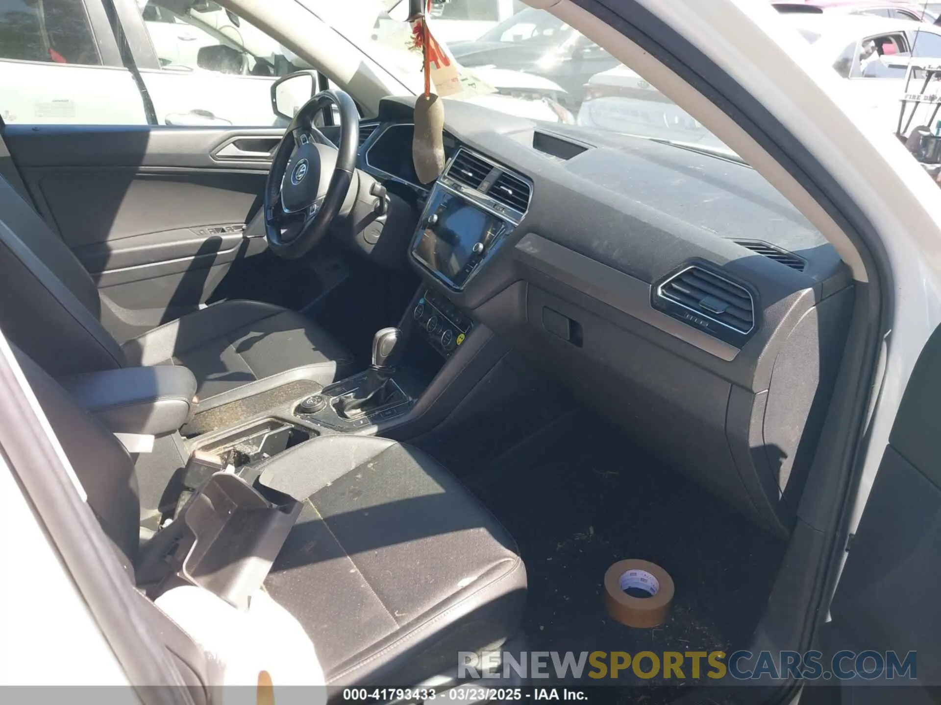 5 Photograph of a damaged car 3VV2B7AX9KM033460 VOLKSWAGEN TIGUAN 2019