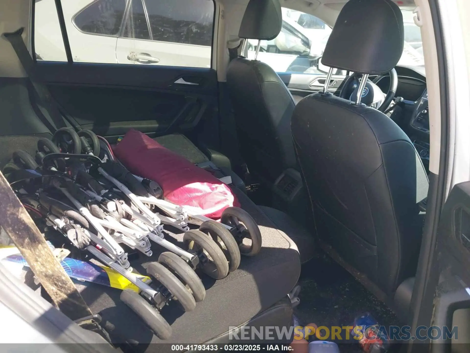 8 Photograph of a damaged car 3VV2B7AX9KM033460 VOLKSWAGEN TIGUAN 2019
