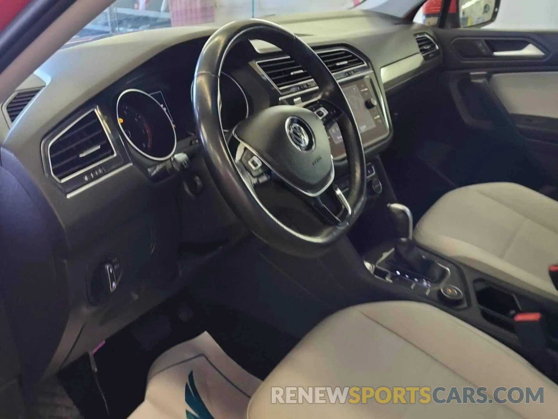 10 Фотография поврежденного автомобиля 3VV2B7AXXKM040000 VOLKSWAGEN TIGUAN 2019