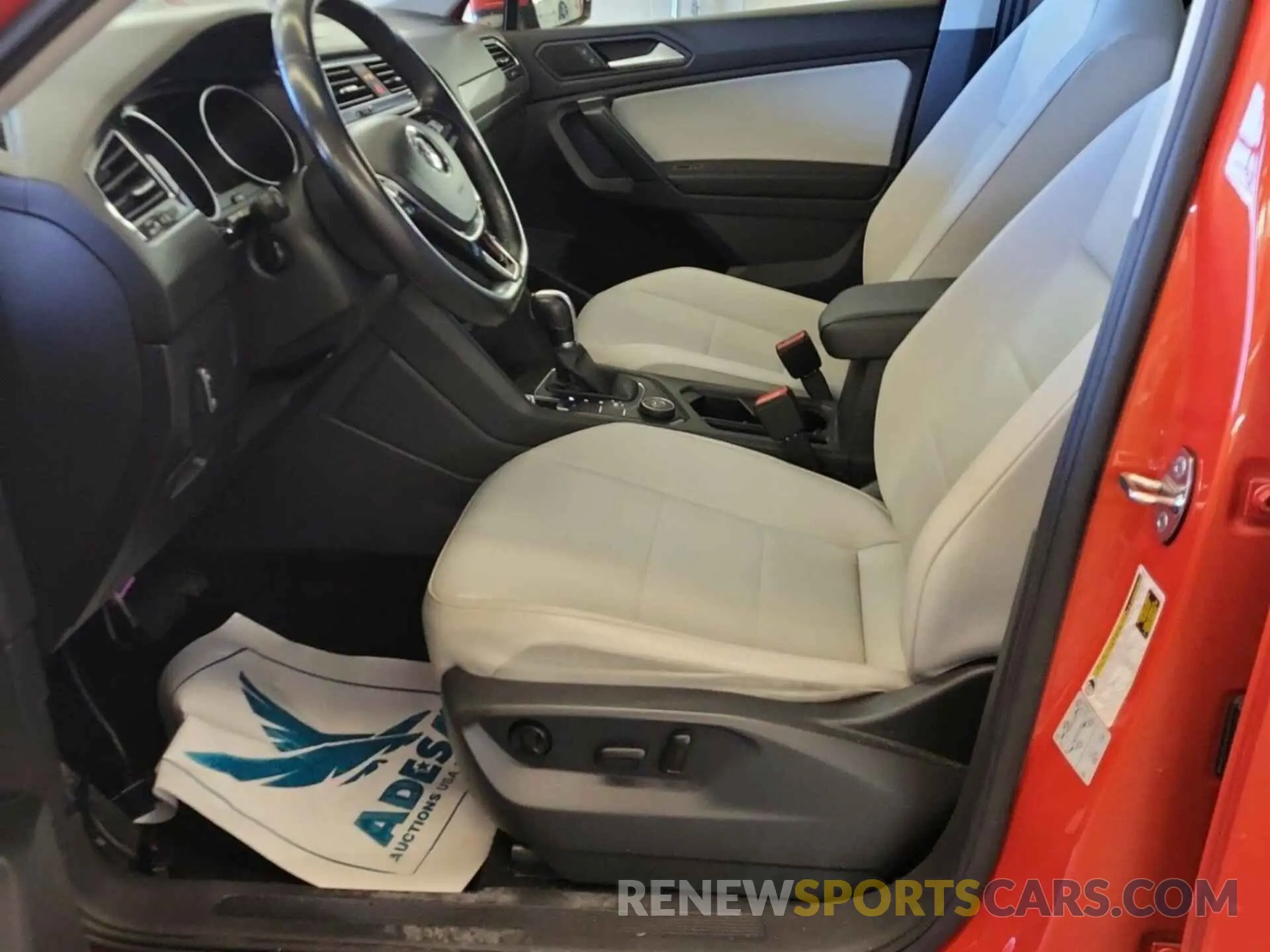 12 Фотография поврежденного автомобиля 3VV2B7AXXKM040000 VOLKSWAGEN TIGUAN 2019