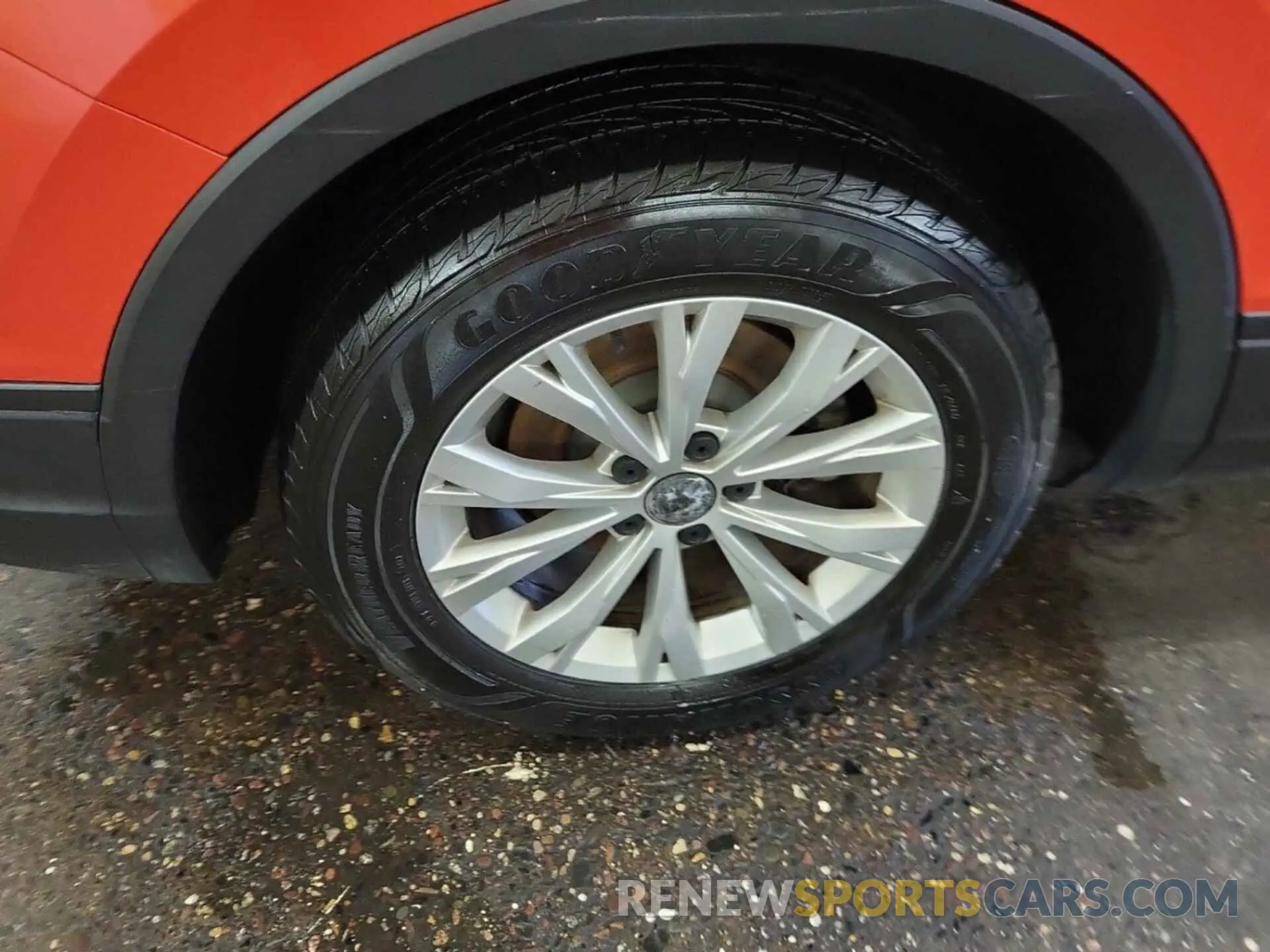 2 Фотография поврежденного автомобиля 3VV2B7AXXKM040000 VOLKSWAGEN TIGUAN 2019