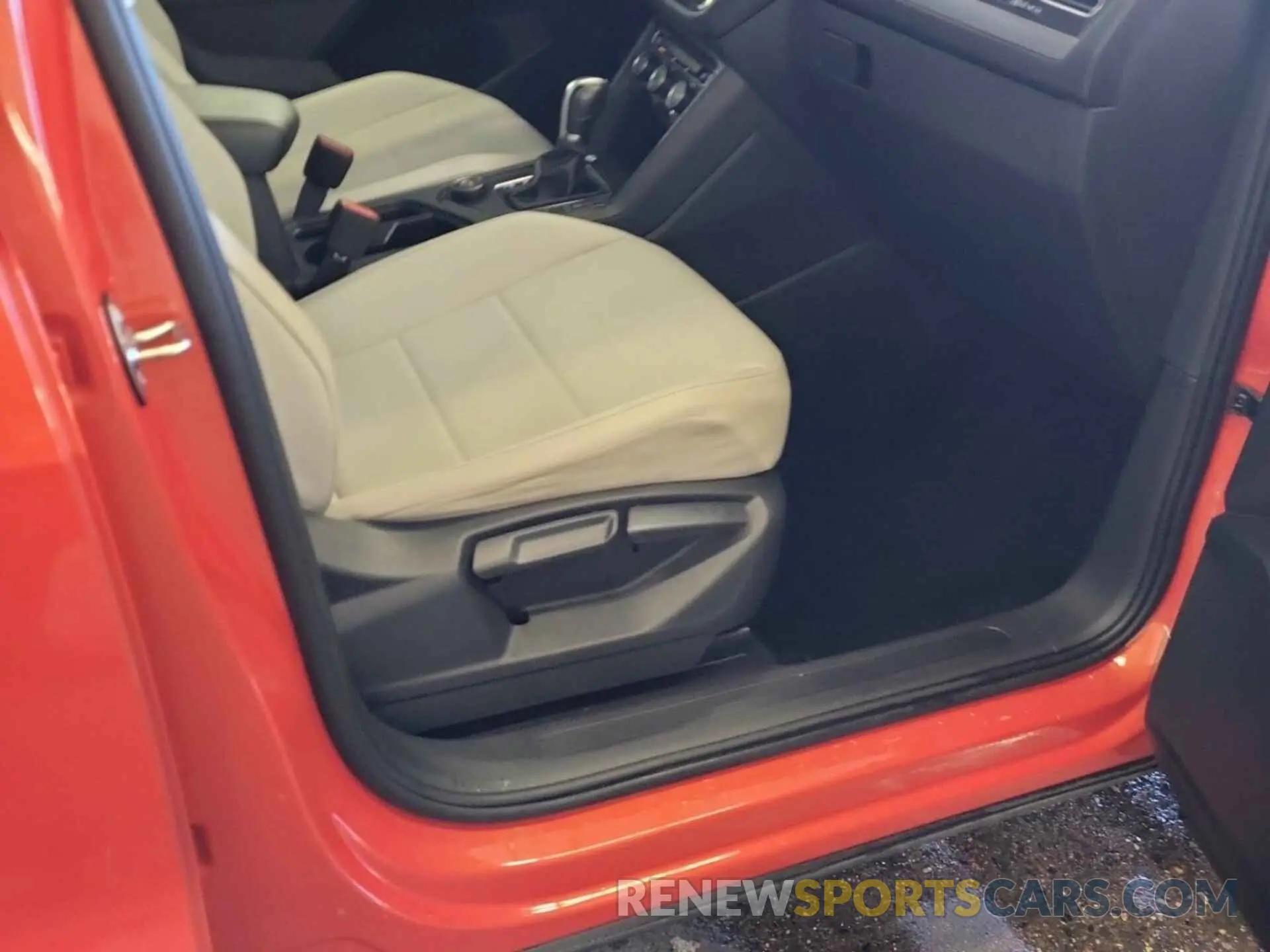 8 Фотография поврежденного автомобиля 3VV2B7AXXKM040000 VOLKSWAGEN TIGUAN 2019