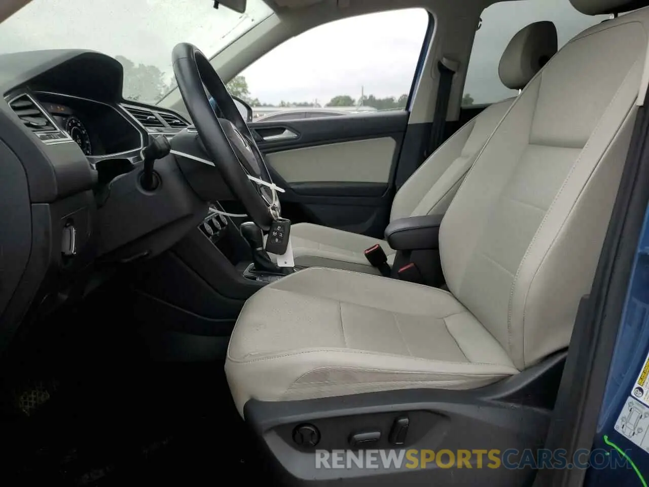 7 Photograph of a damaged car 3VV3B7AX0KM013733 VOLKSWAGEN TIGUAN 2019