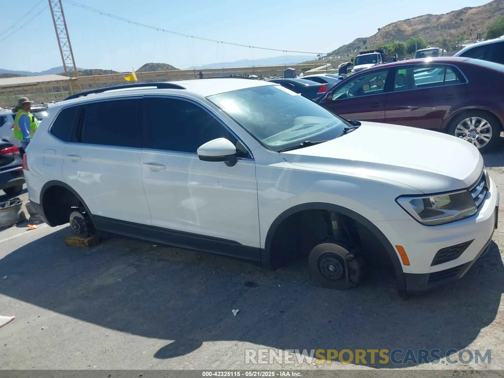 12 Фотография поврежденного автомобиля 3VV3B7AX2KM028928 VOLKSWAGEN TIGUAN 2019