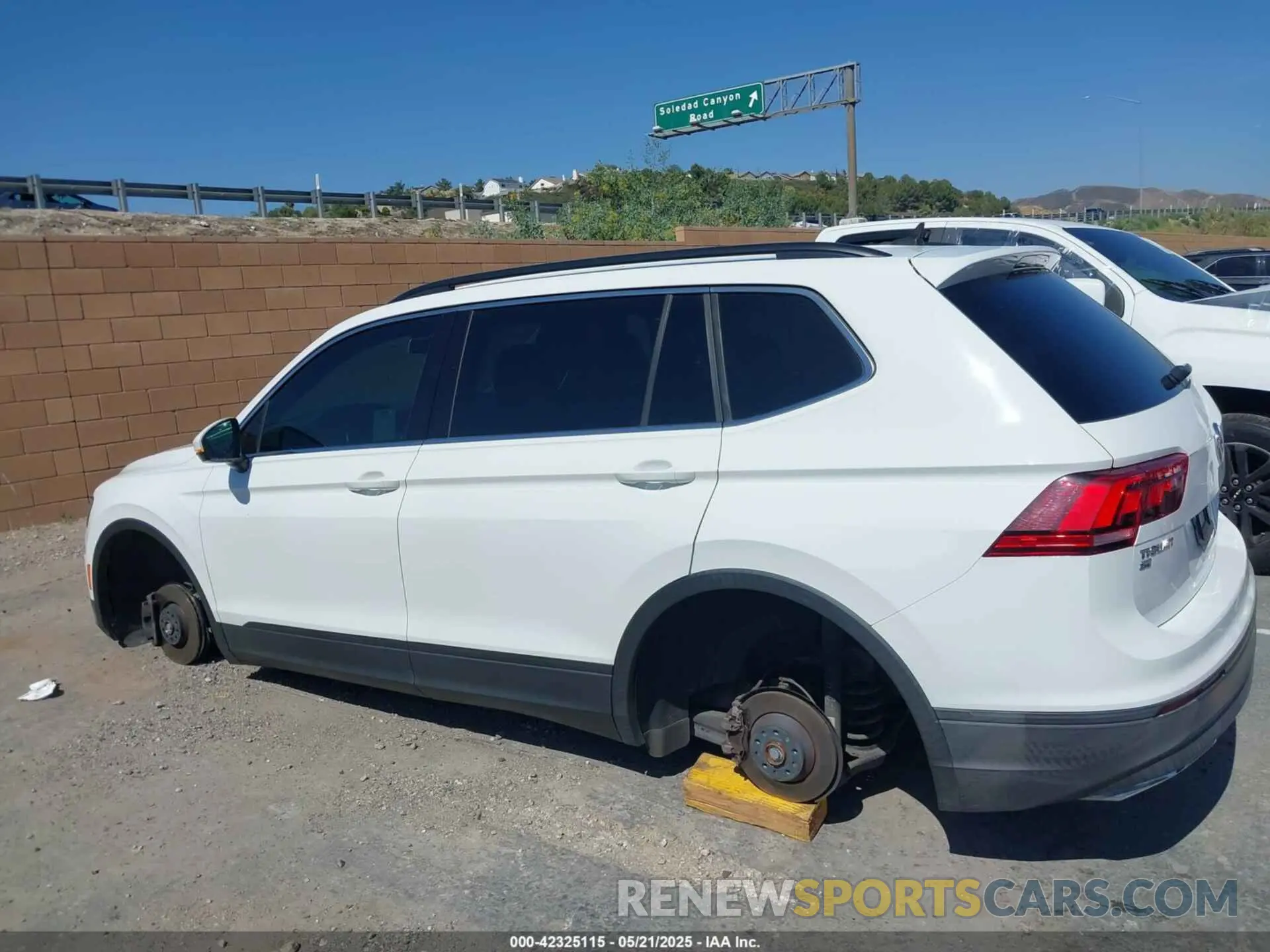 13 Фотография поврежденного автомобиля 3VV3B7AX2KM028928 VOLKSWAGEN TIGUAN 2019