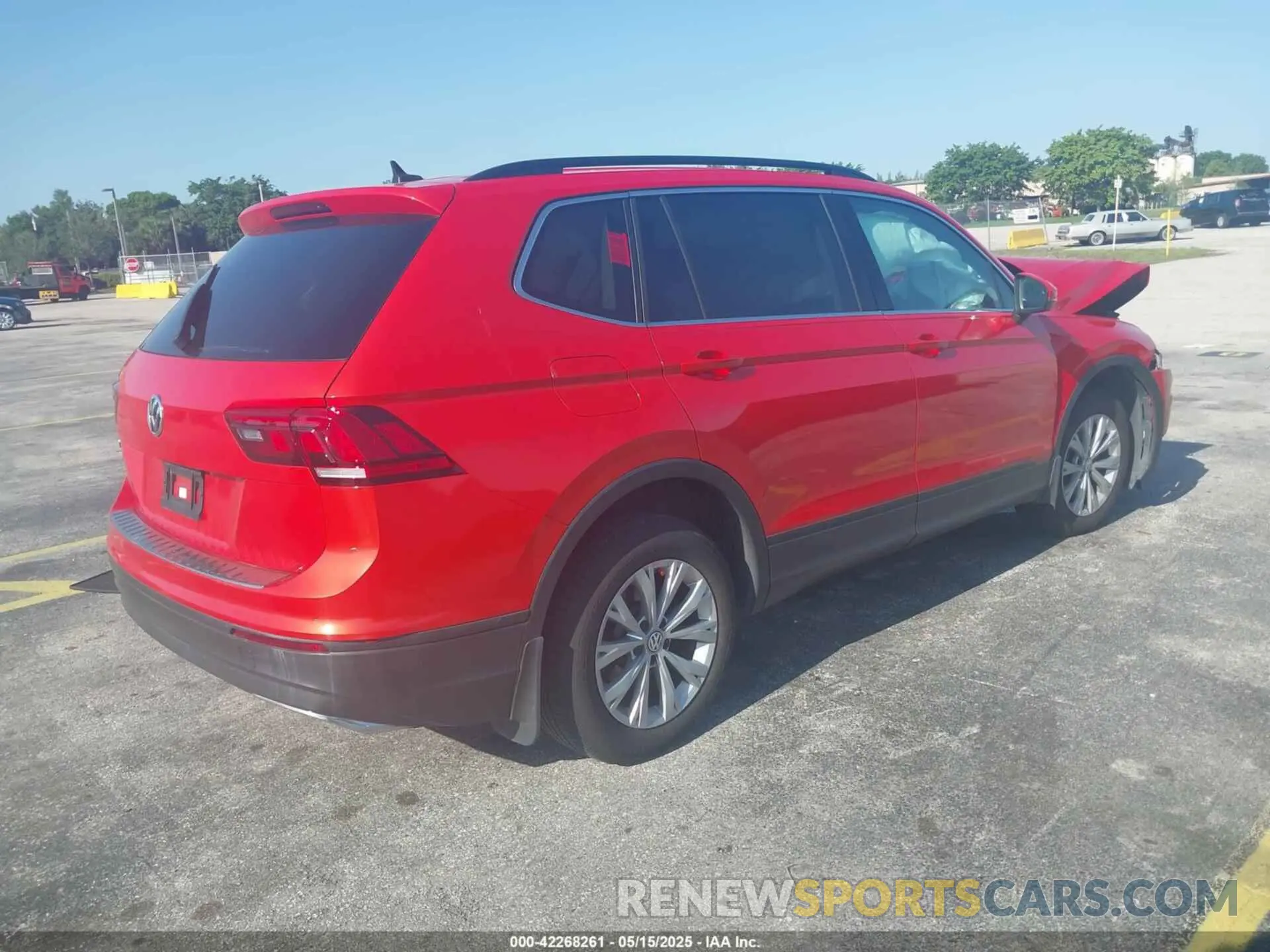4 Photograph of a damaged car 3VV3B7AX2KM060679 VOLKSWAGEN TIGUAN 2019