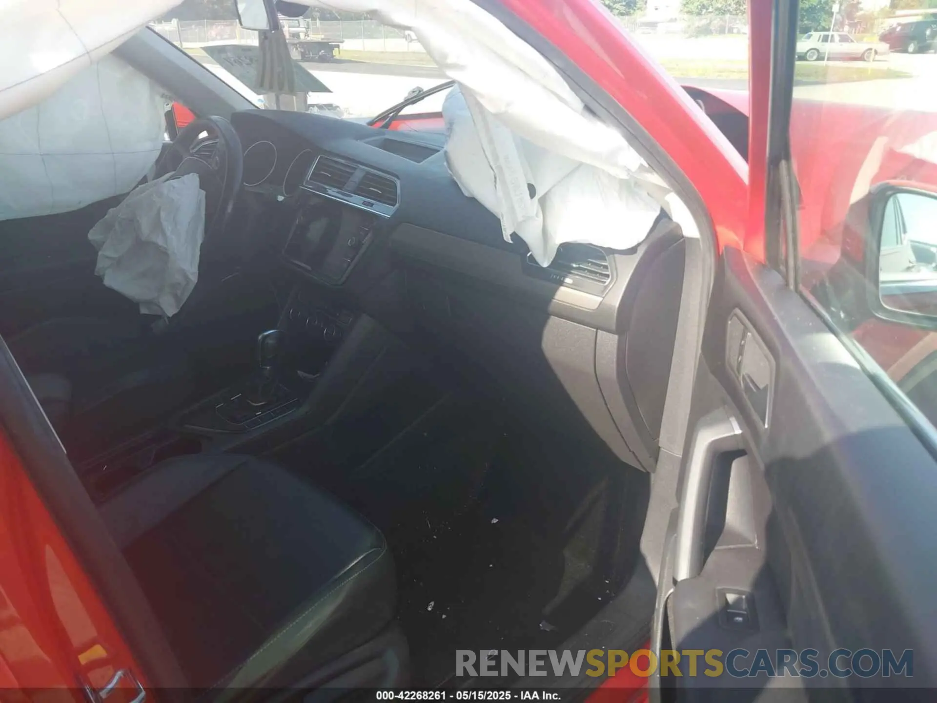 5 Photograph of a damaged car 3VV3B7AX2KM060679 VOLKSWAGEN TIGUAN 2019