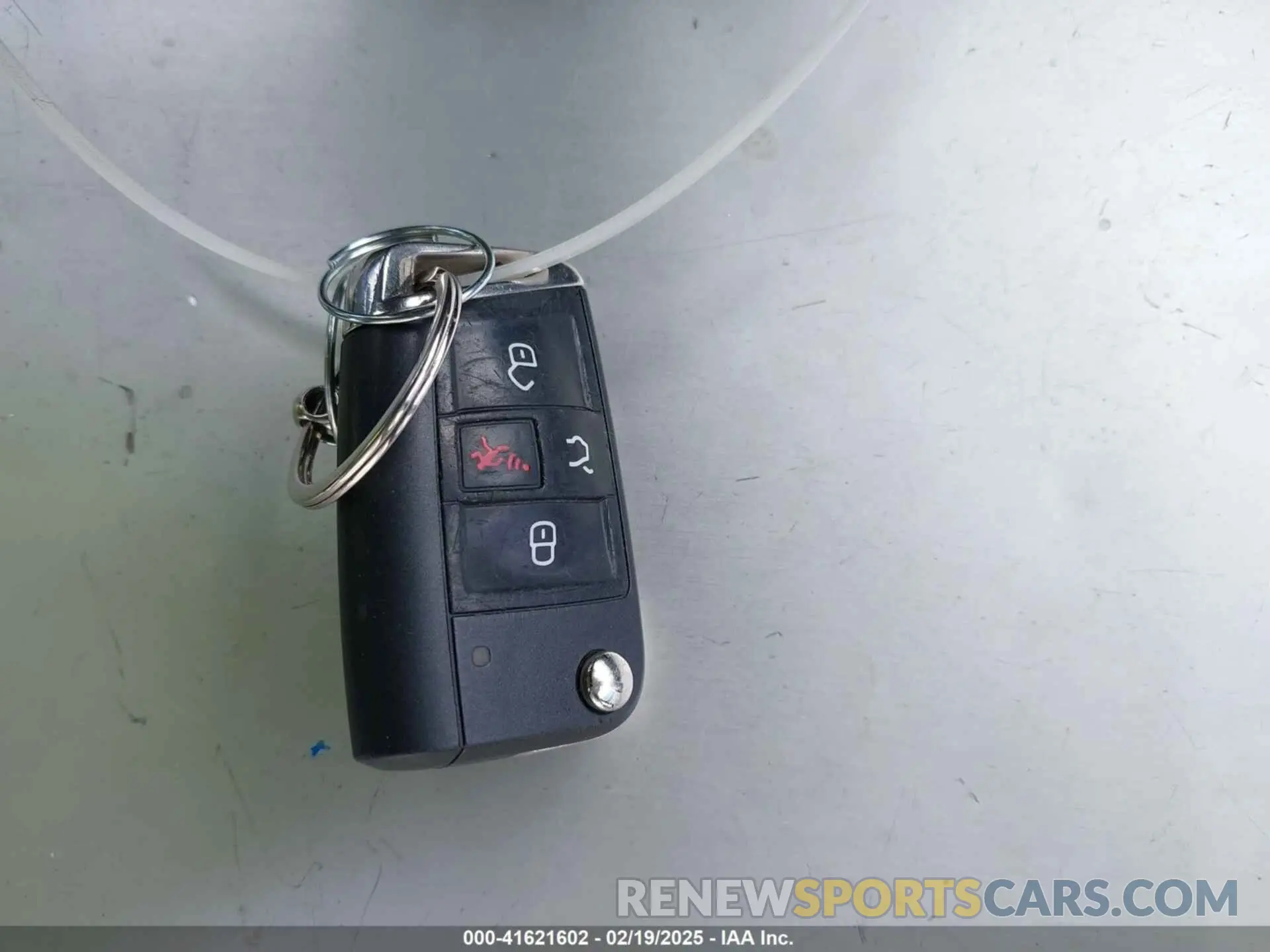 11 Photograph of a damaged car 3VV3B7AX2KM063646 VOLKSWAGEN TIGUAN 2019