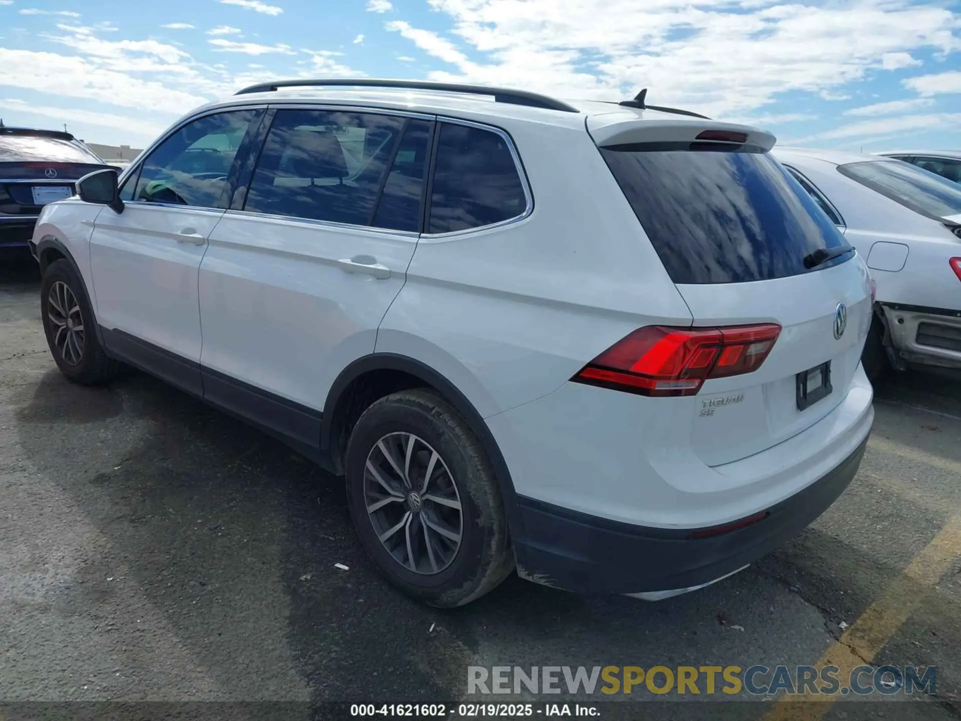 3 Photograph of a damaged car 3VV3B7AX2KM063646 VOLKSWAGEN TIGUAN 2019