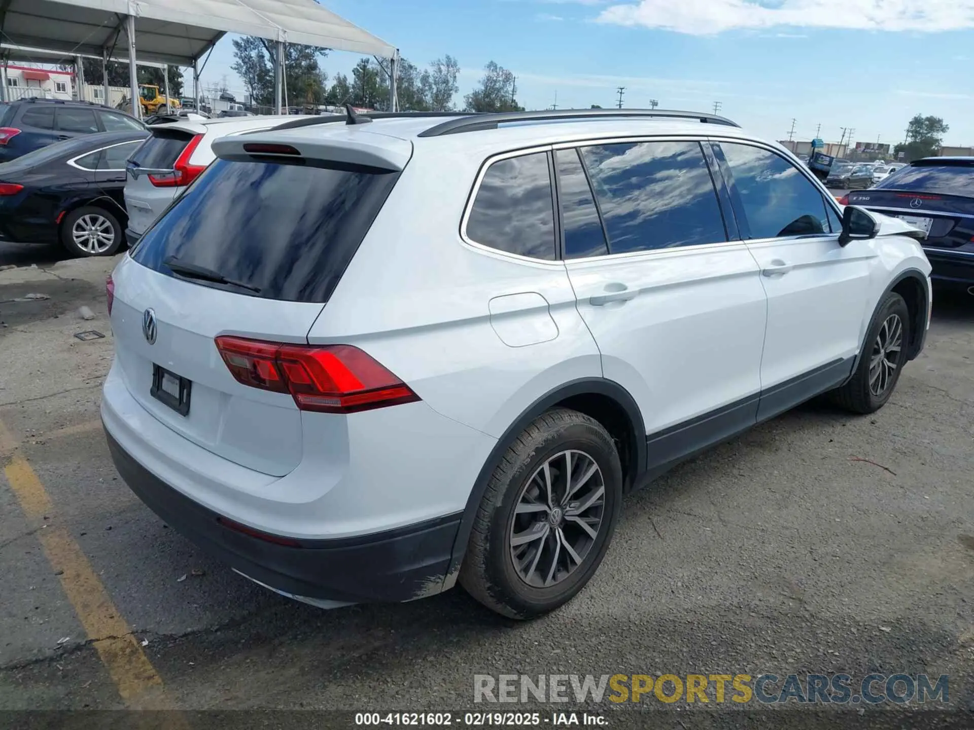 4 Photograph of a damaged car 3VV3B7AX2KM063646 VOLKSWAGEN TIGUAN 2019