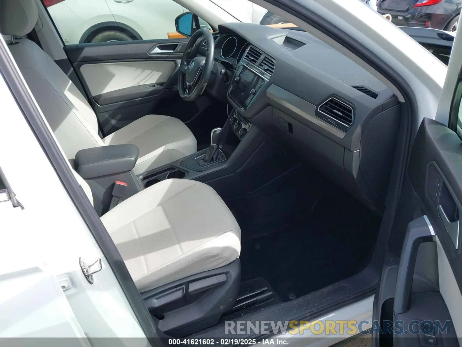 5 Photograph of a damaged car 3VV3B7AX2KM063646 VOLKSWAGEN TIGUAN 2019