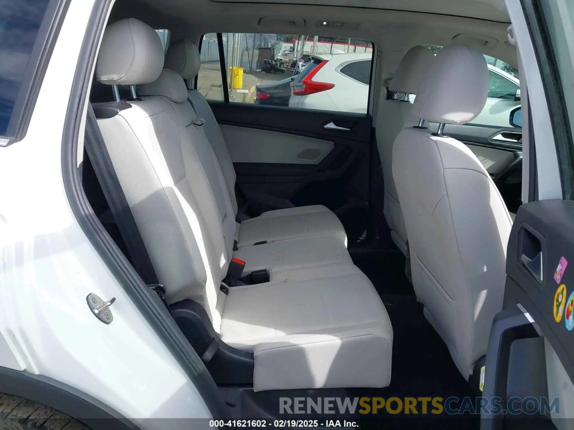 8 Photograph of a damaged car 3VV3B7AX2KM063646 VOLKSWAGEN TIGUAN 2019