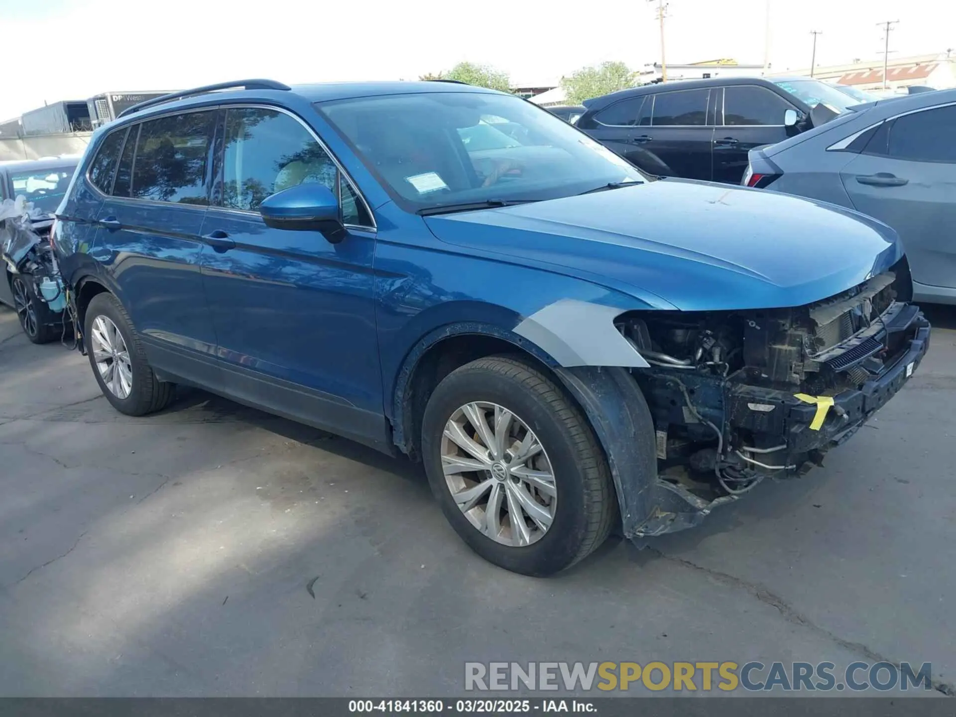 1 Фотография поврежденного автомобиля 3VV3B7AX2KM067907 VOLKSWAGEN TIGUAN 2019