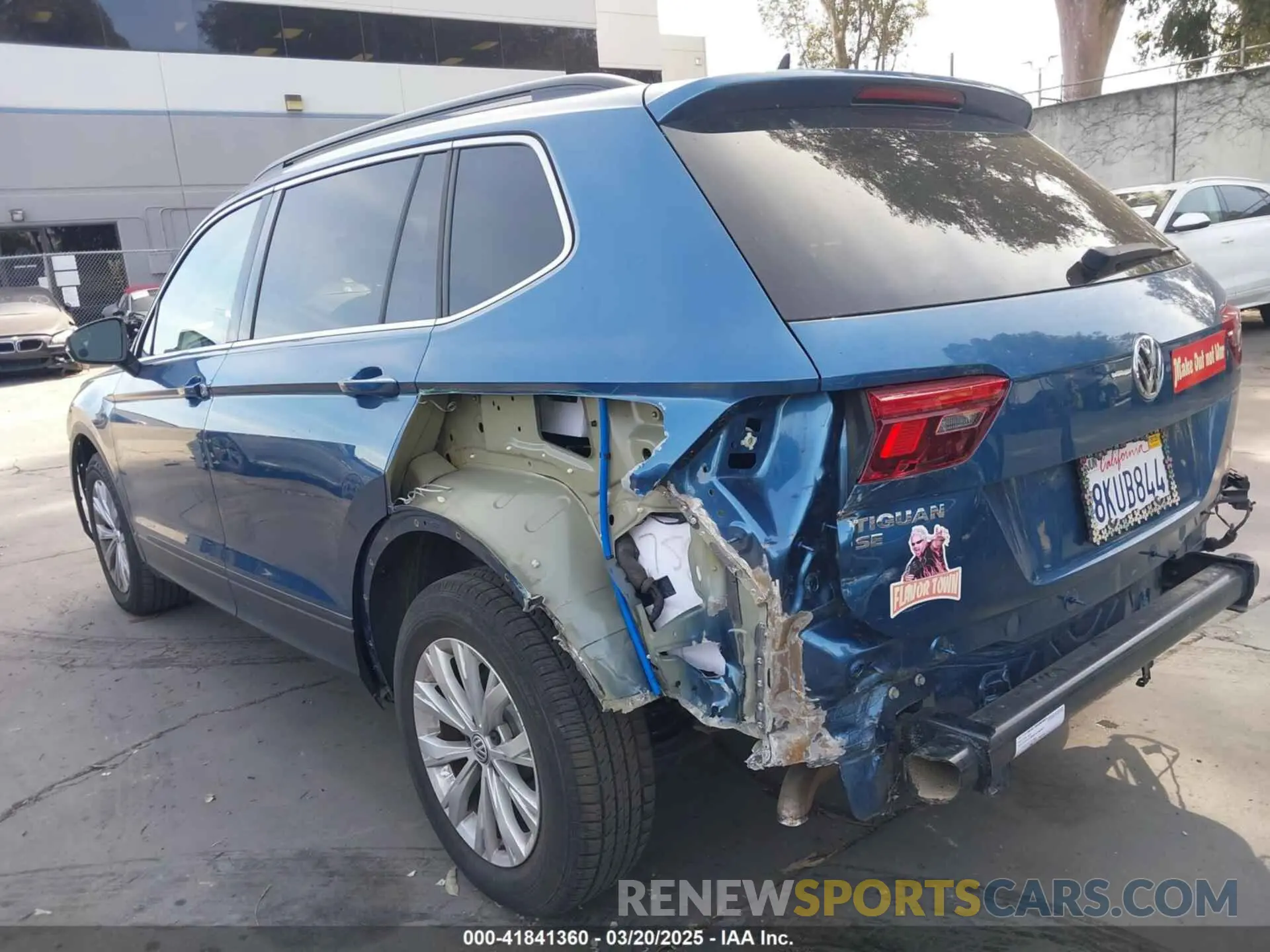 3 Фотография поврежденного автомобиля 3VV3B7AX2KM067907 VOLKSWAGEN TIGUAN 2019