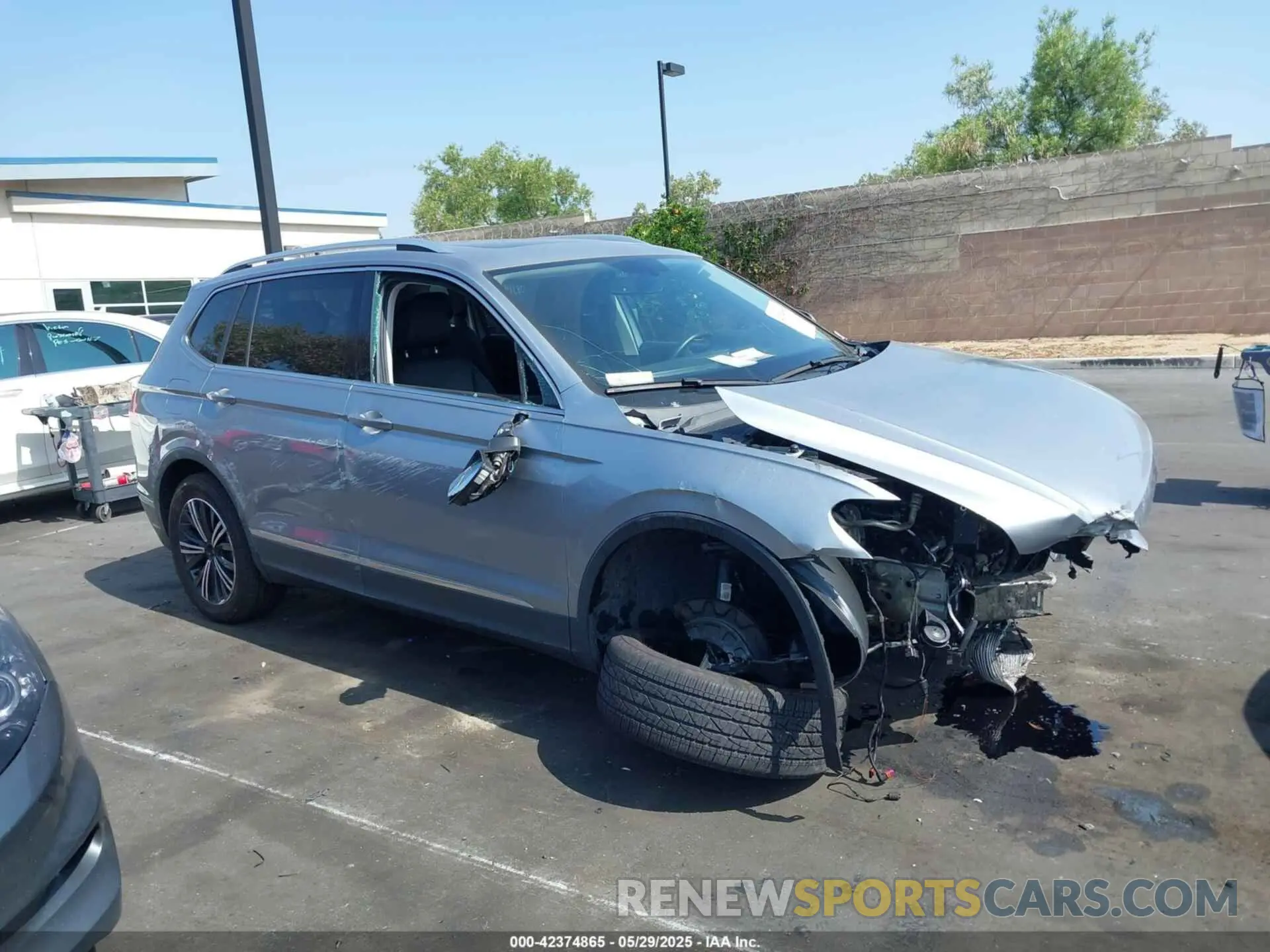 14 Photograph of a damaged car 3VV3B7AX2KM118001 VOLKSWAGEN TIGUAN 2019