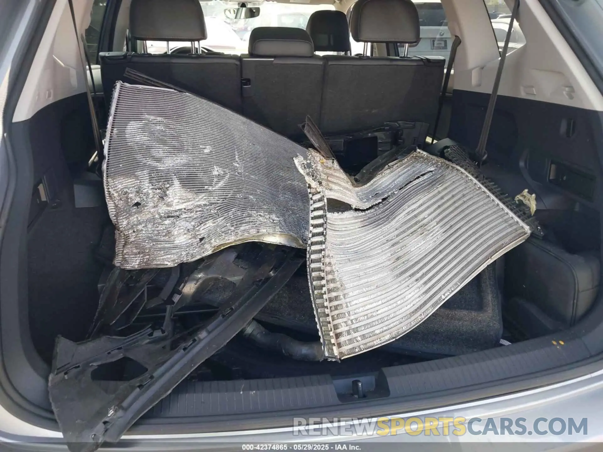 18 Photograph of a damaged car 3VV3B7AX2KM118001 VOLKSWAGEN TIGUAN 2019