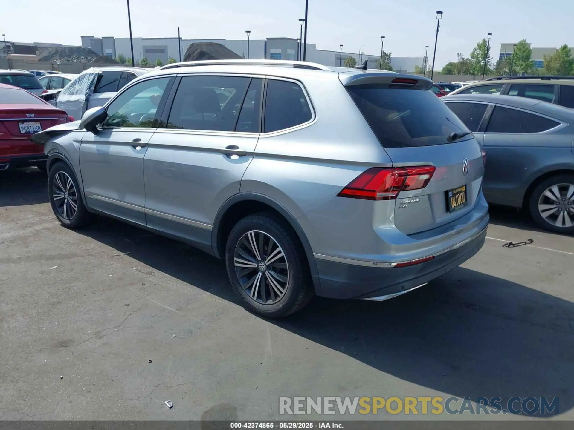 3 Photograph of a damaged car 3VV3B7AX2KM118001 VOLKSWAGEN TIGUAN 2019