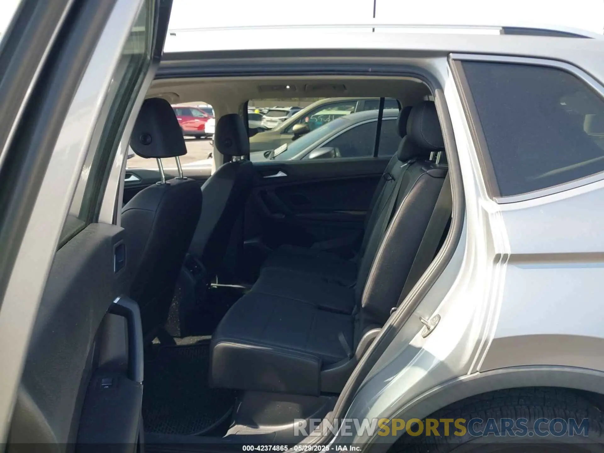 8 Photograph of a damaged car 3VV3B7AX2KM118001 VOLKSWAGEN TIGUAN 2019