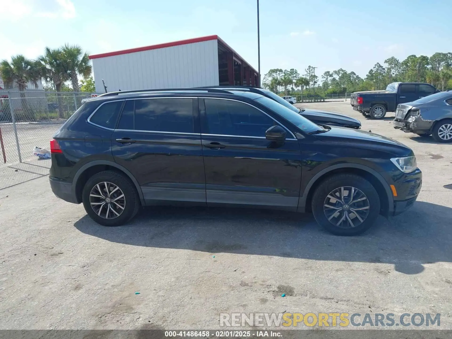13 Фотография поврежденного автомобиля 3VV3B7AX2KM136935 VOLKSWAGEN TIGUAN 2019