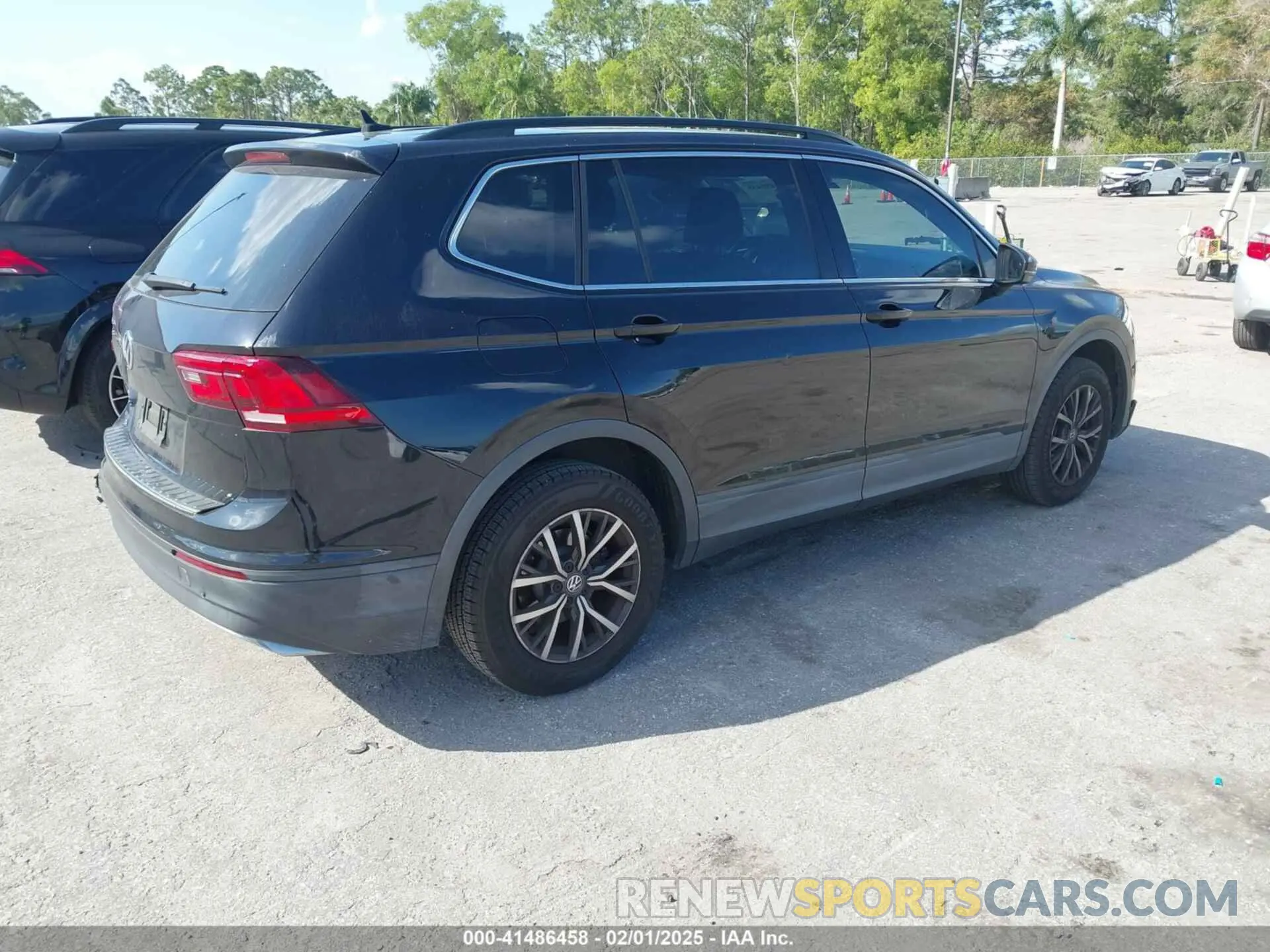 4 Фотография поврежденного автомобиля 3VV3B7AX2KM136935 VOLKSWAGEN TIGUAN 2019