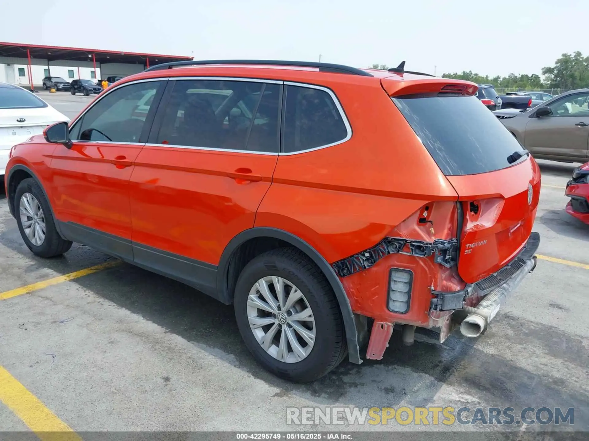 3 Photograph of a damaged car 3VV3B7AX4KM045617 VOLKSWAGEN TIGUAN 2019